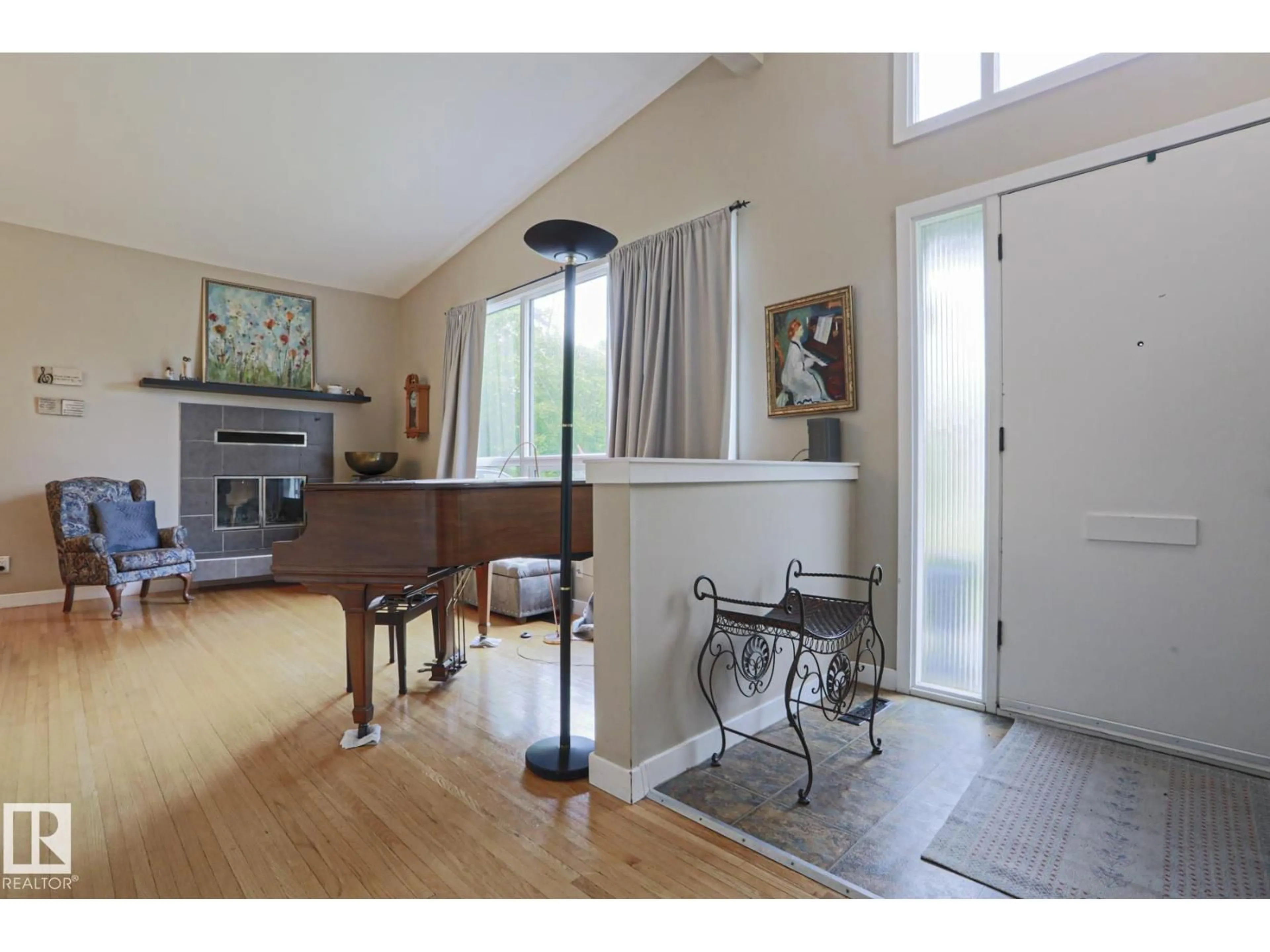Indoor entryway for 190 WILLOW ST, Sherwood Park Alberta T8A1P8