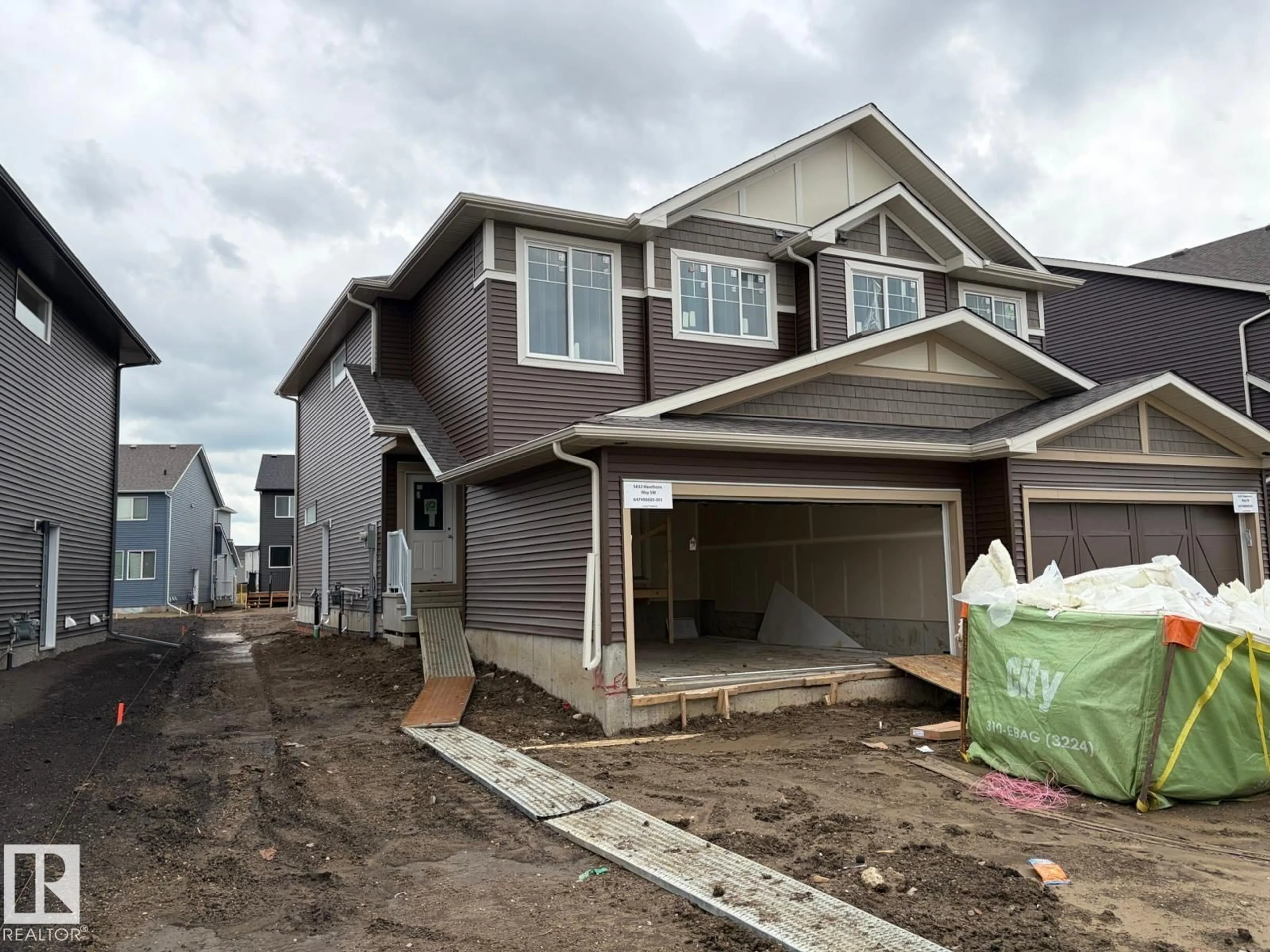 Home with vinyl exterior material, street for SW - 5633 HAWTHORN WY, Edmonton Alberta T6X3K7
