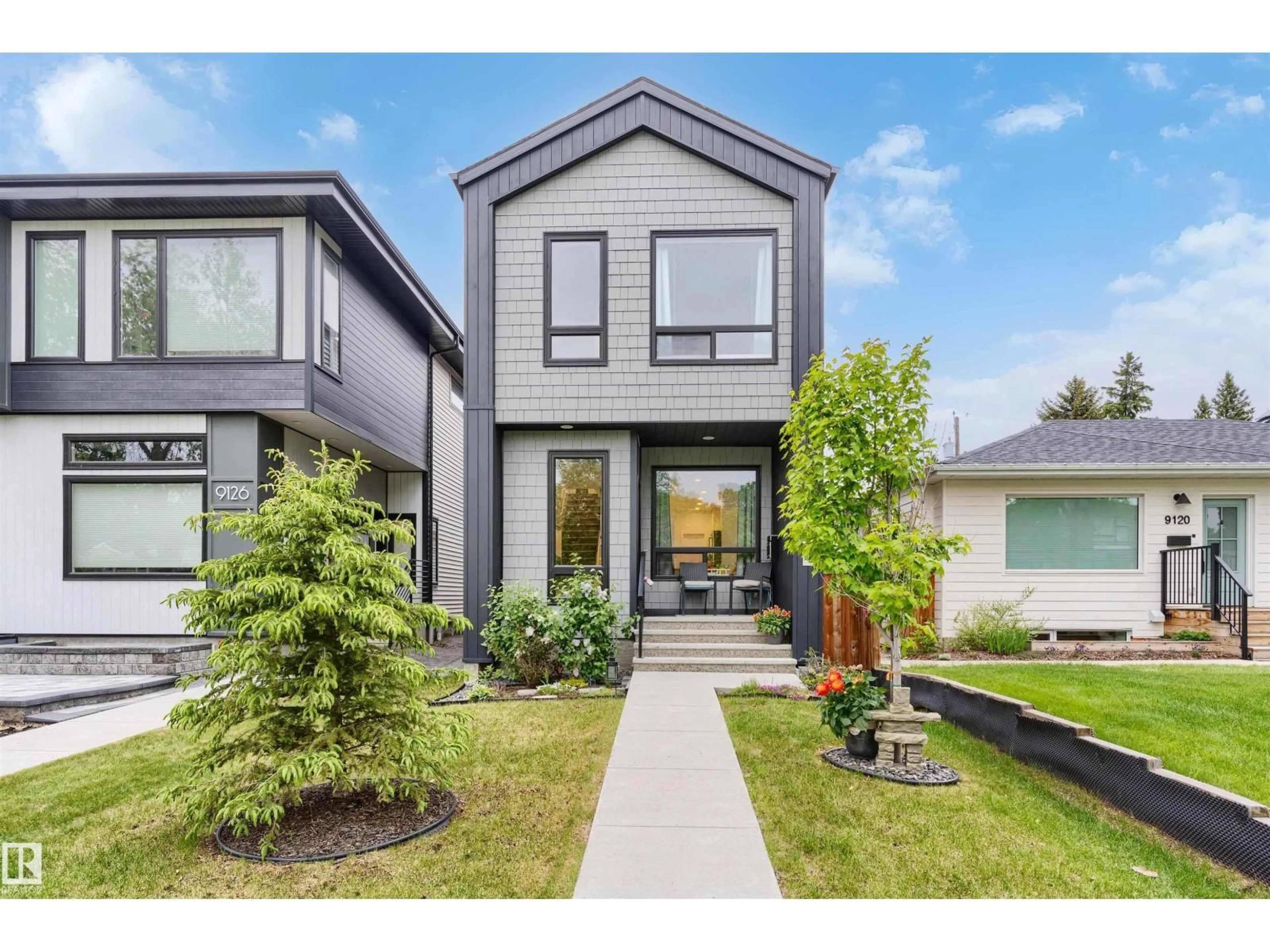 Home with vinyl exterior material, street for 9124 73 AV, Edmonton Alberta T6E1A6