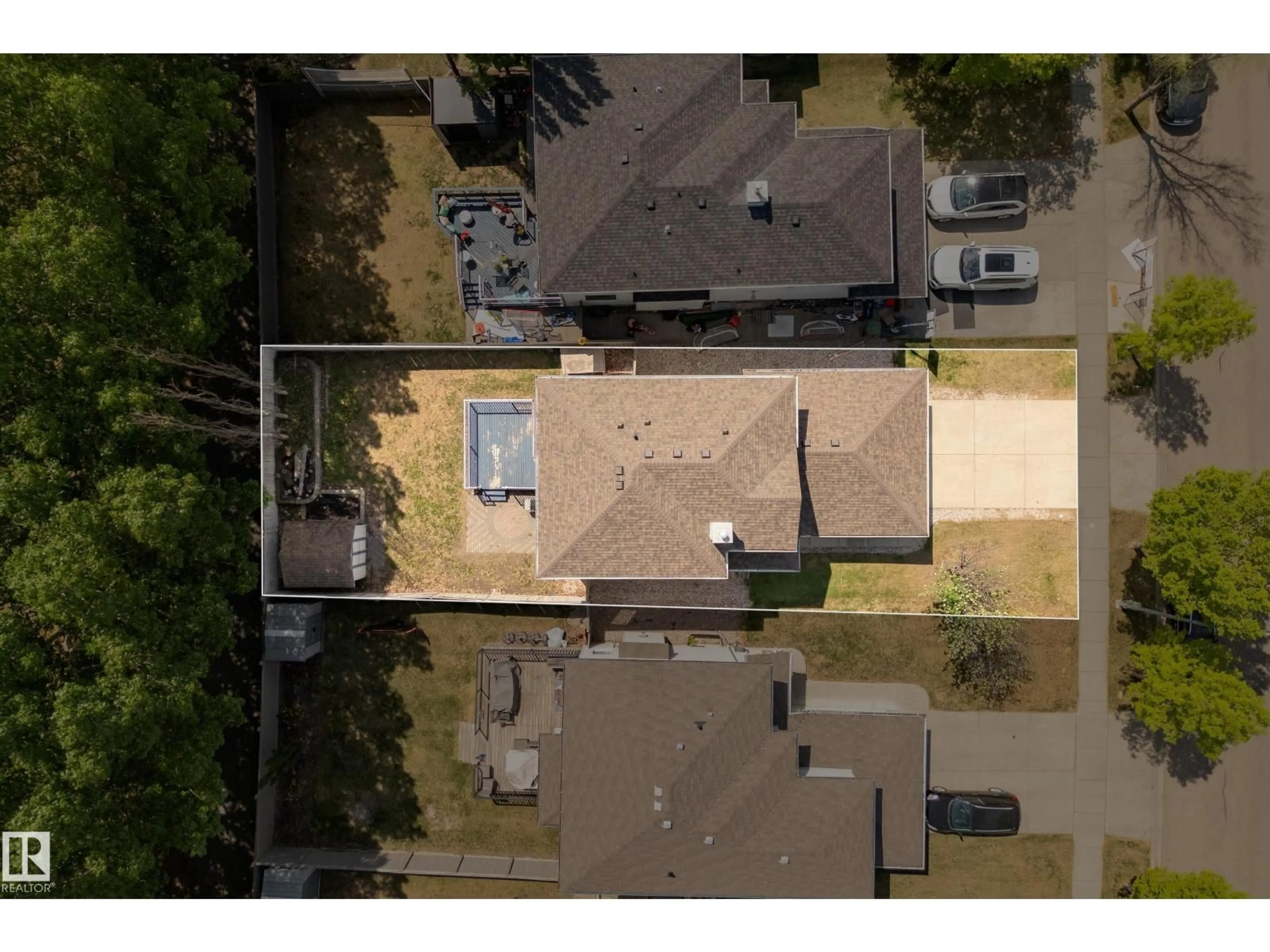 A pic from outside/outdoor area/front of a property/back of a property/a pic from drone, street for 23 ENGLISH WY, St. Albert Alberta T8N7G6