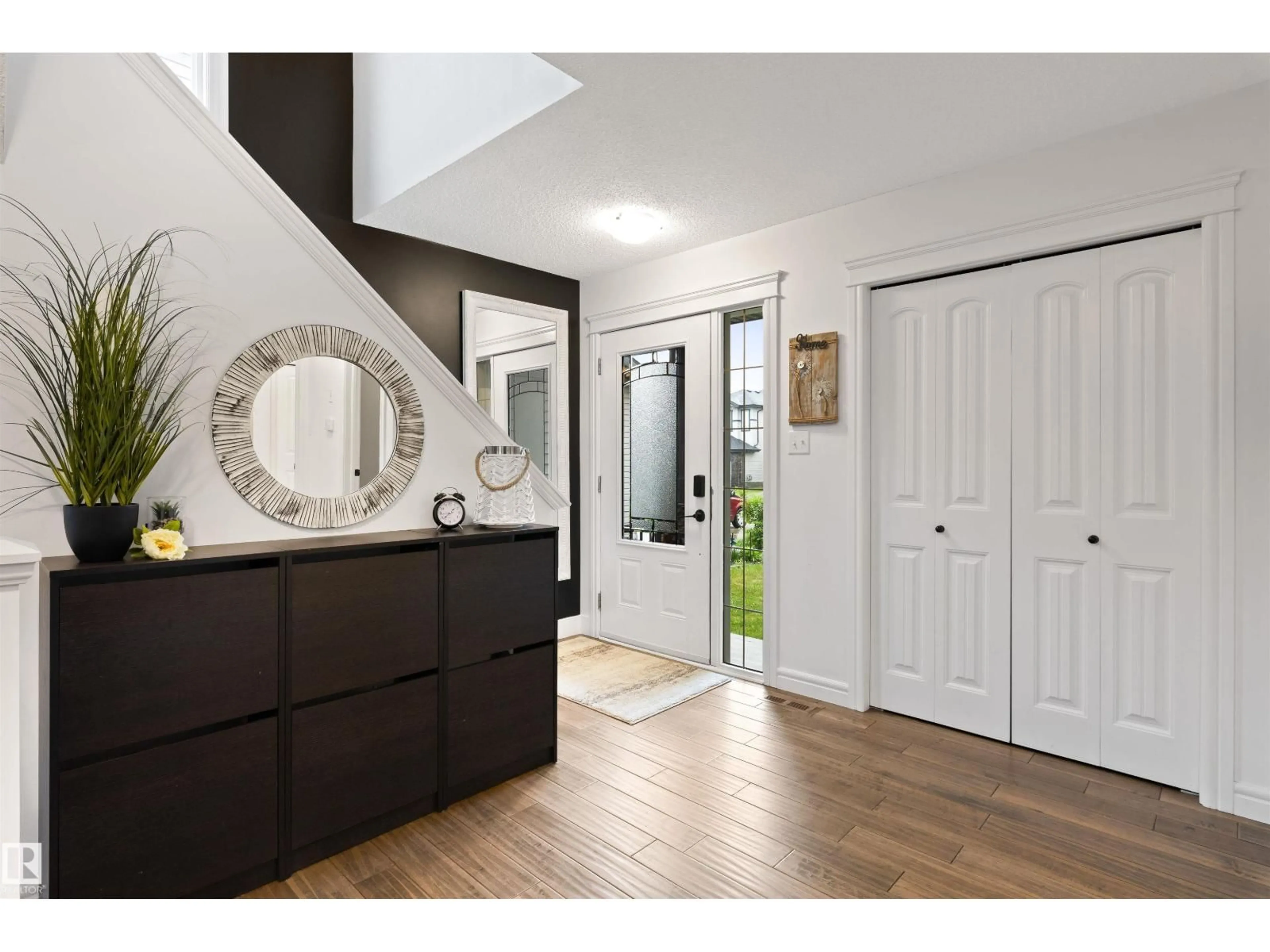 Indoor entryway for 23 MEADOWVIEW LD, Spruce Grove Alberta T7X0N8