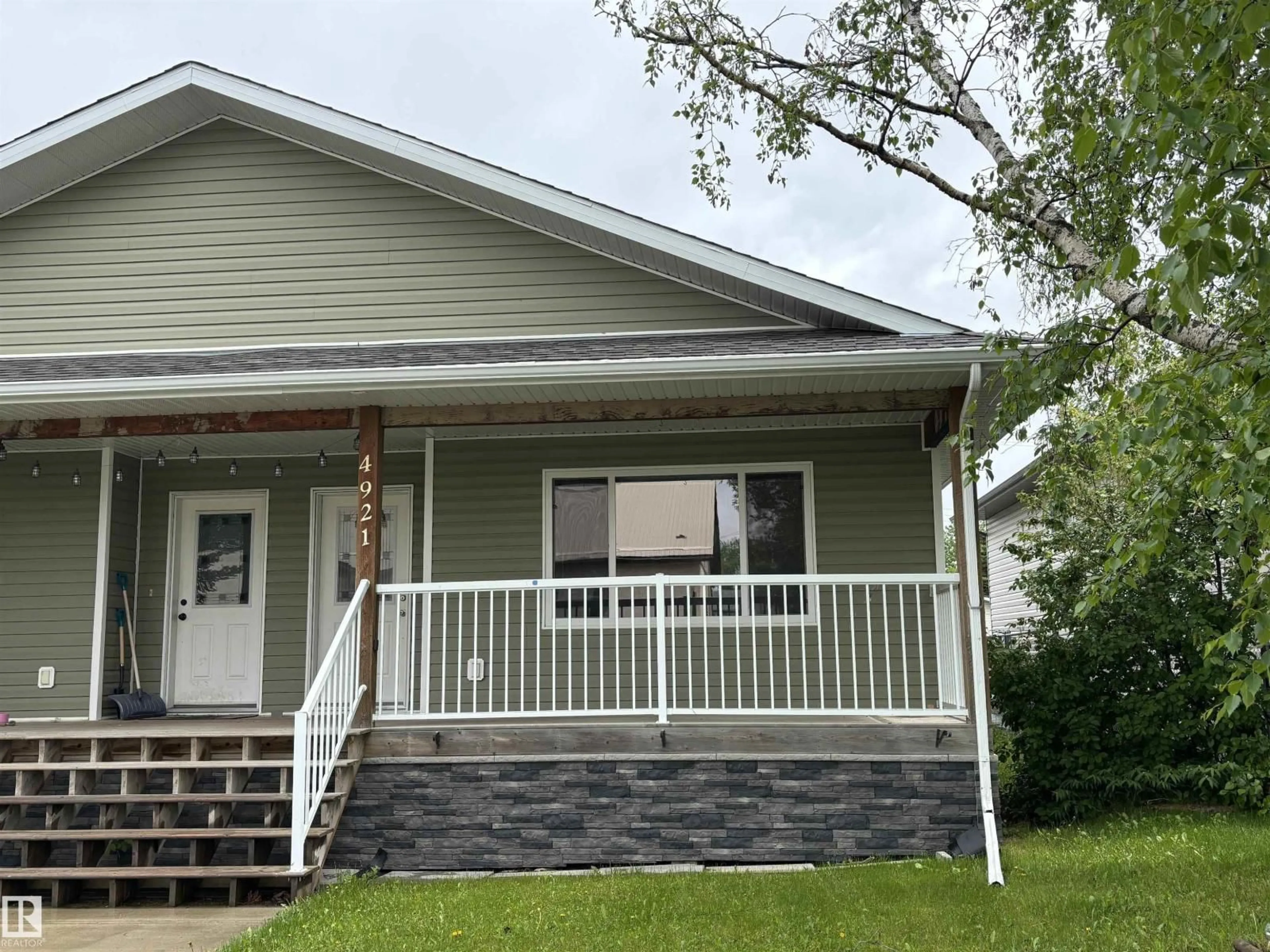 Home with vinyl exterior material, street for 5041 45 STREET, Drayton Valley Alberta T7A1H3