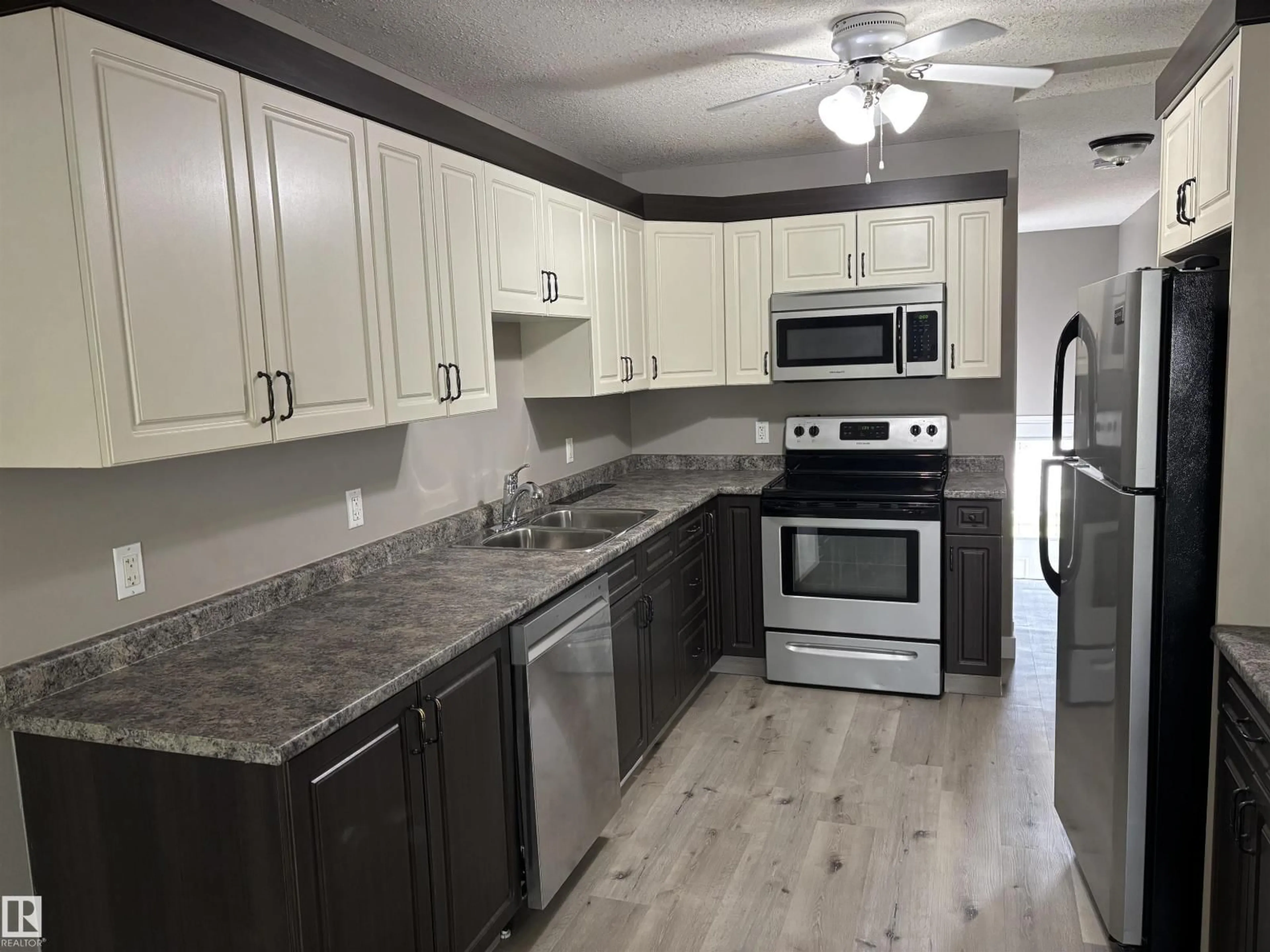 Standard kitchen, unknown for 5041 45 STREET, Drayton Valley Alberta T7A1H3