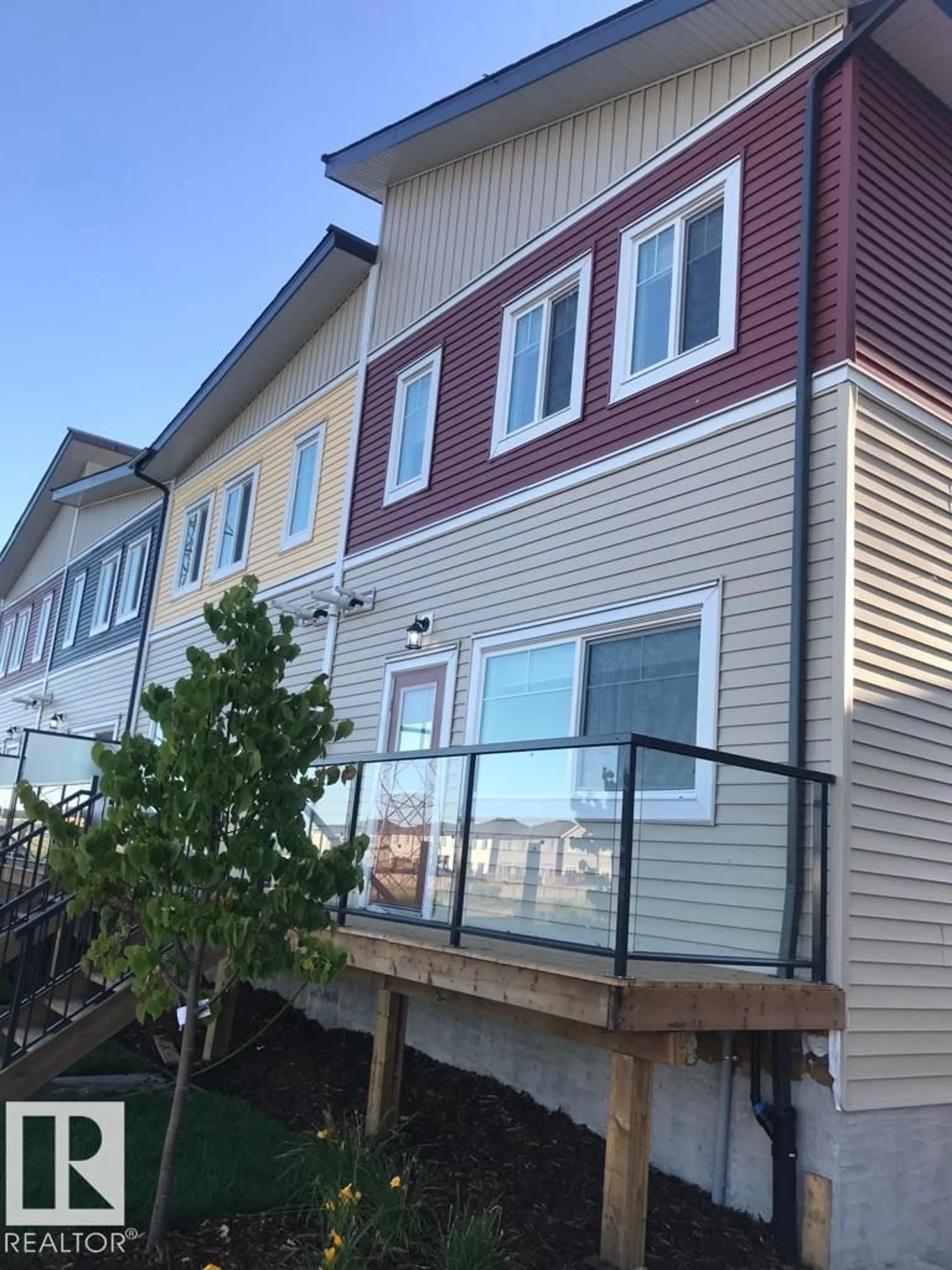 Home with vinyl exterior material, unknown for #10 - 2803 14 AV, Edmonton Alberta T6T2K4