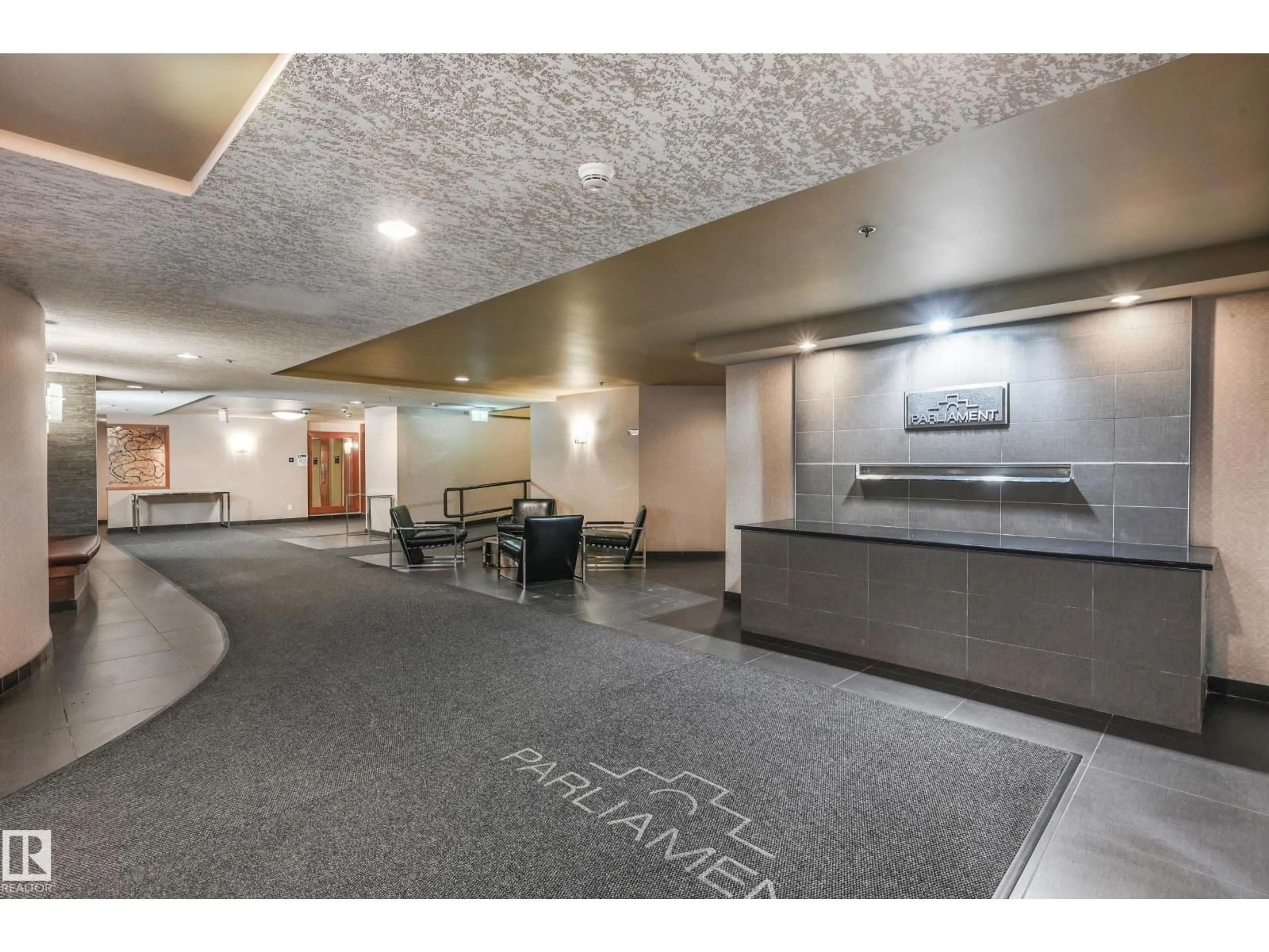 Indoor foyer for 9939 - 1407 109 ST, Edmonton Alberta T5K1H6