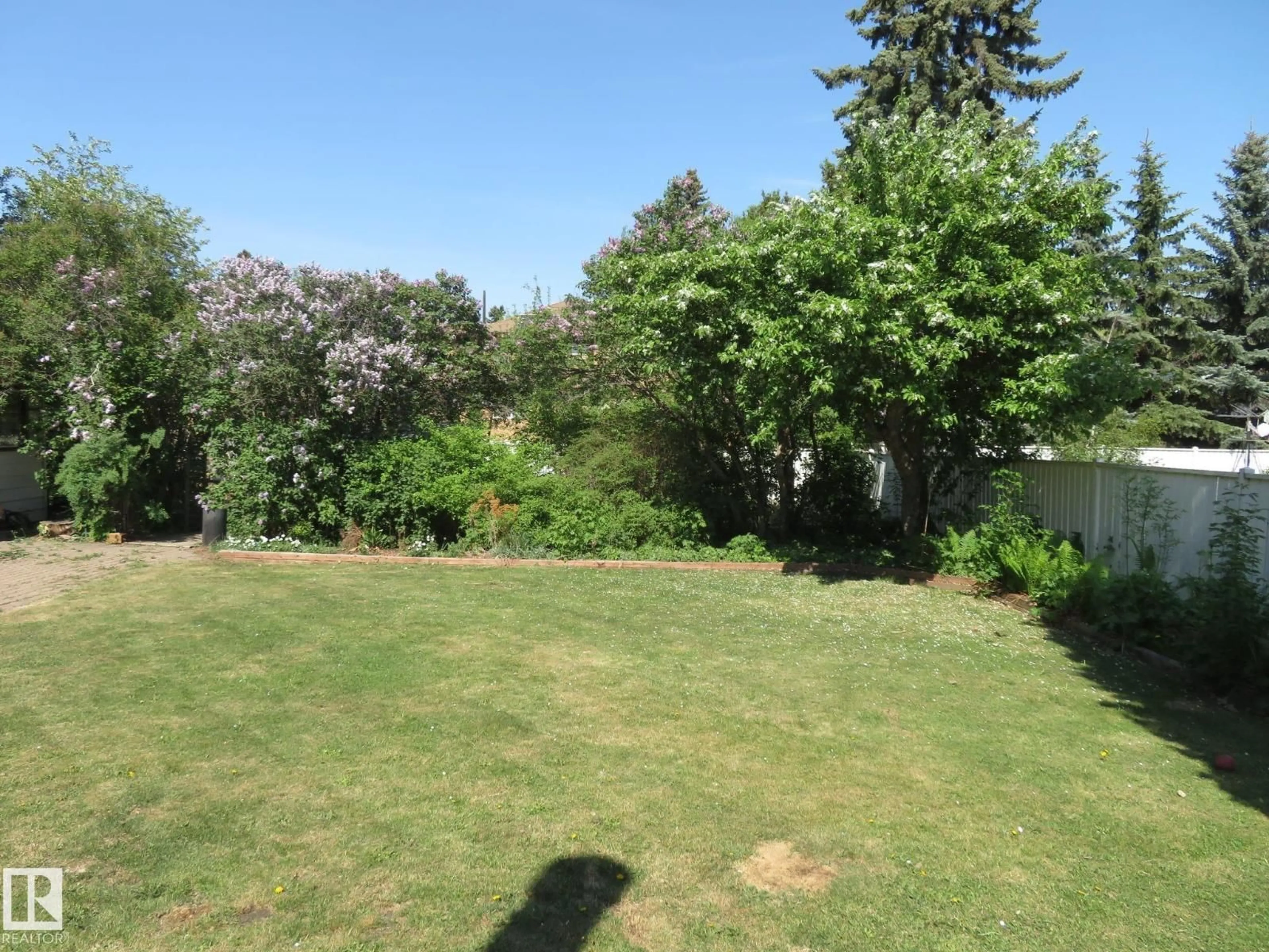 A pic from outside/outdoor area/front of a property/back of a property/a pic from drone, forest/trees view for 10720 57 AV, Edmonton Alberta T6H0Y6