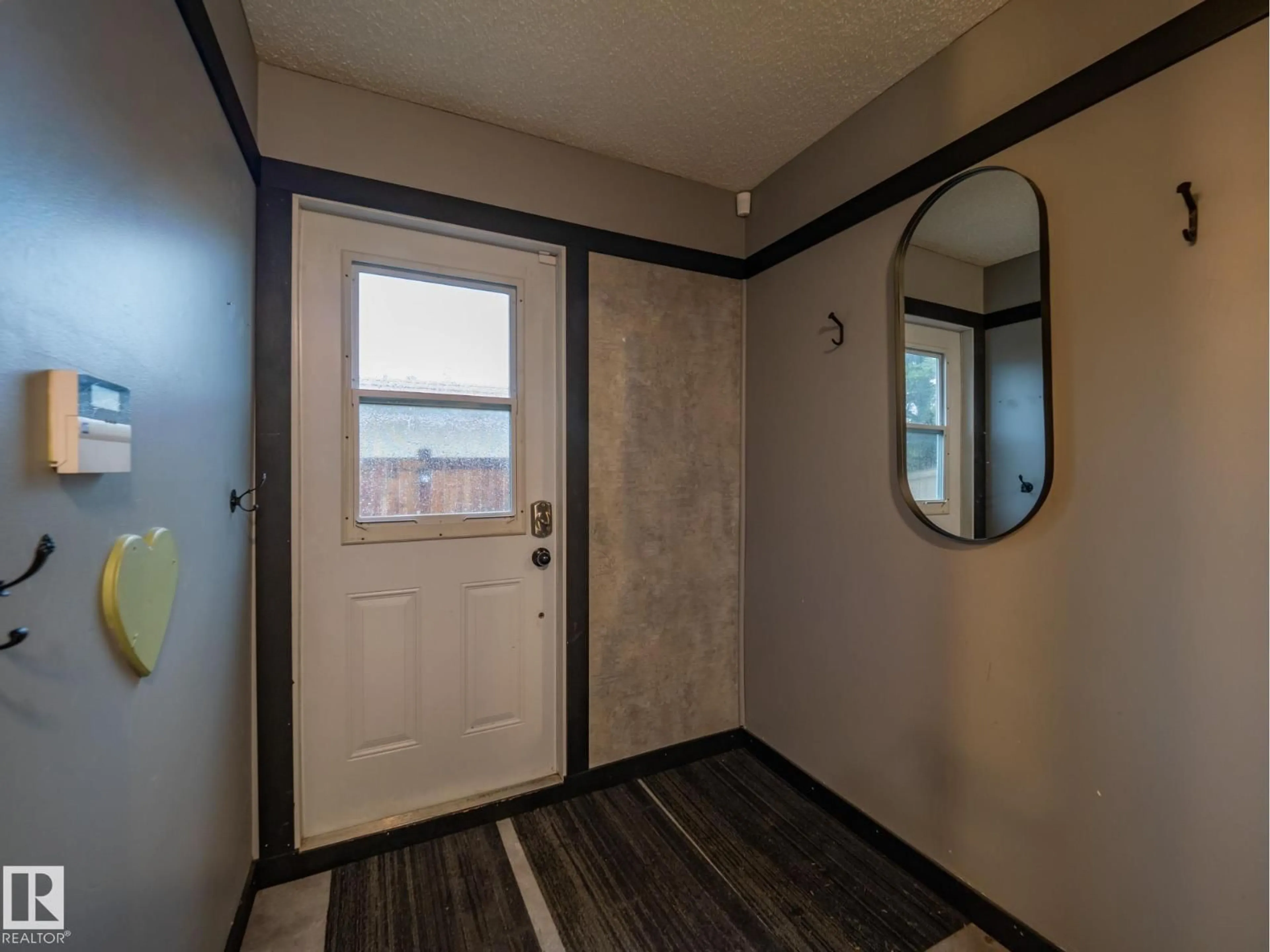 Indoor entryway for NW - 14207 117 ST, Edmonton Alberta T5X1N2
