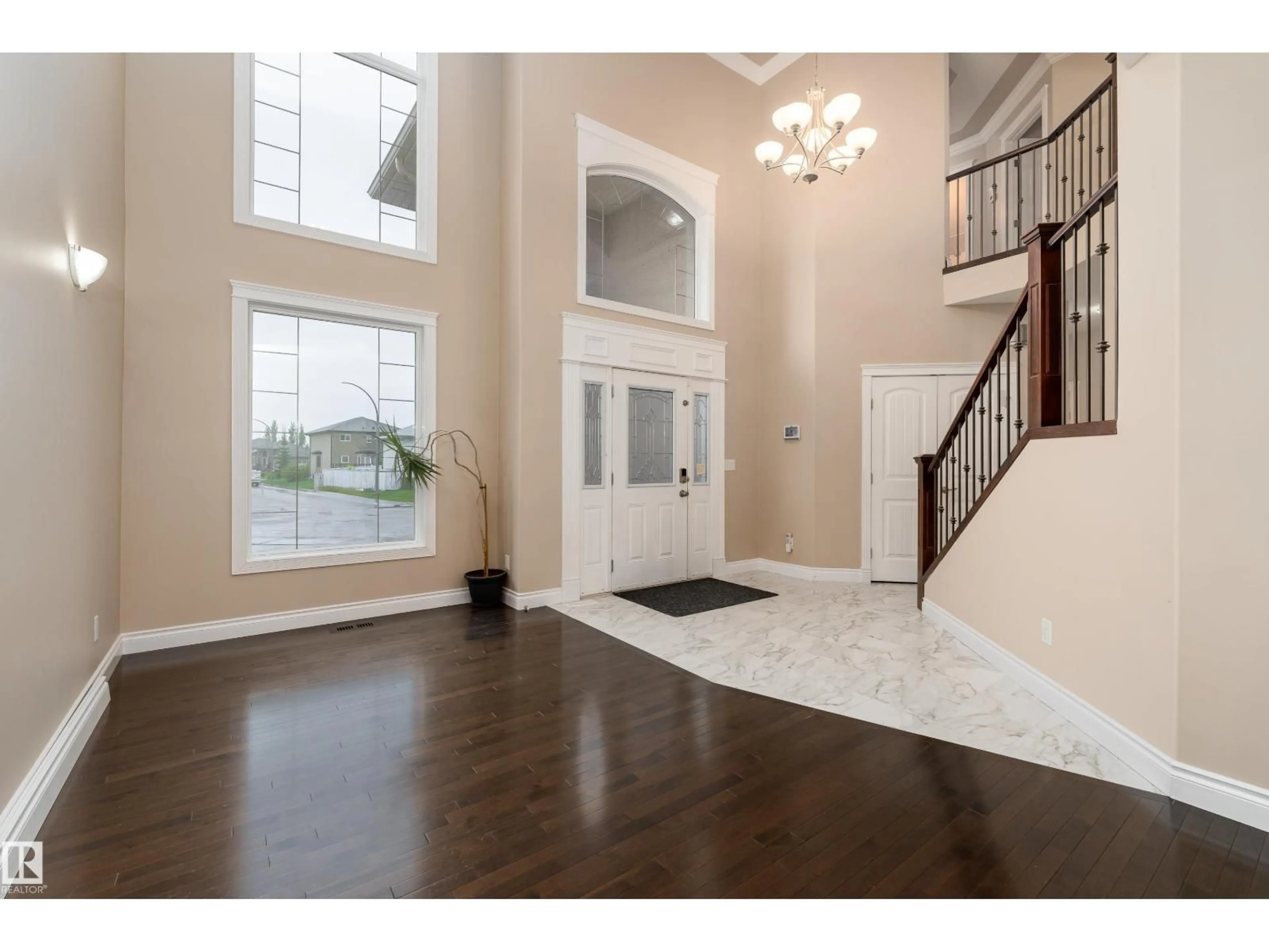 Indoor entryway for 13408 162 NW, Edmonton Alberta T6V0C1
