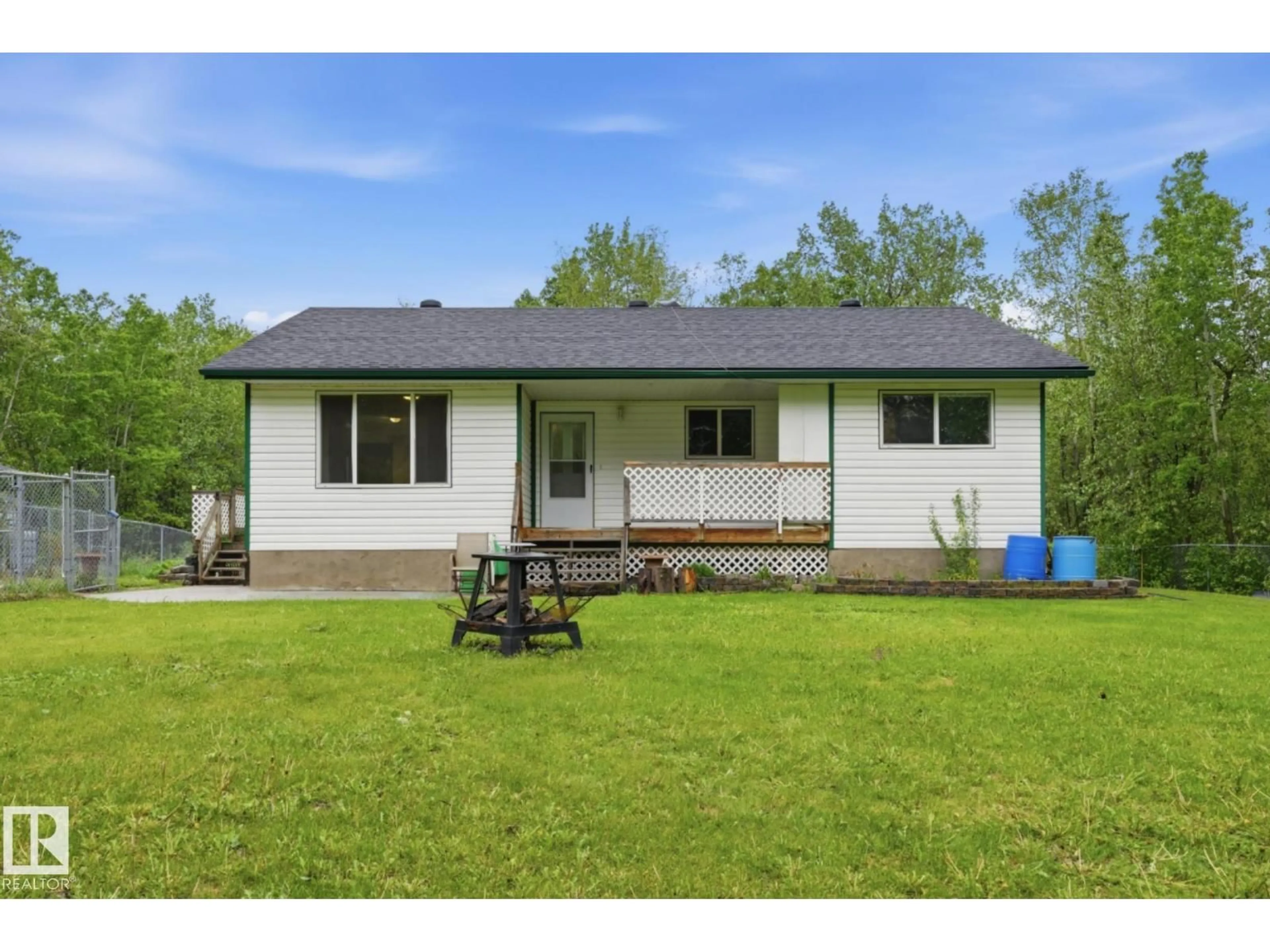 Home with vinyl exterior material, unknown for 30 51504 RANGE ROAD 200 RD, Rural Beaver County Alberta T0B4J0