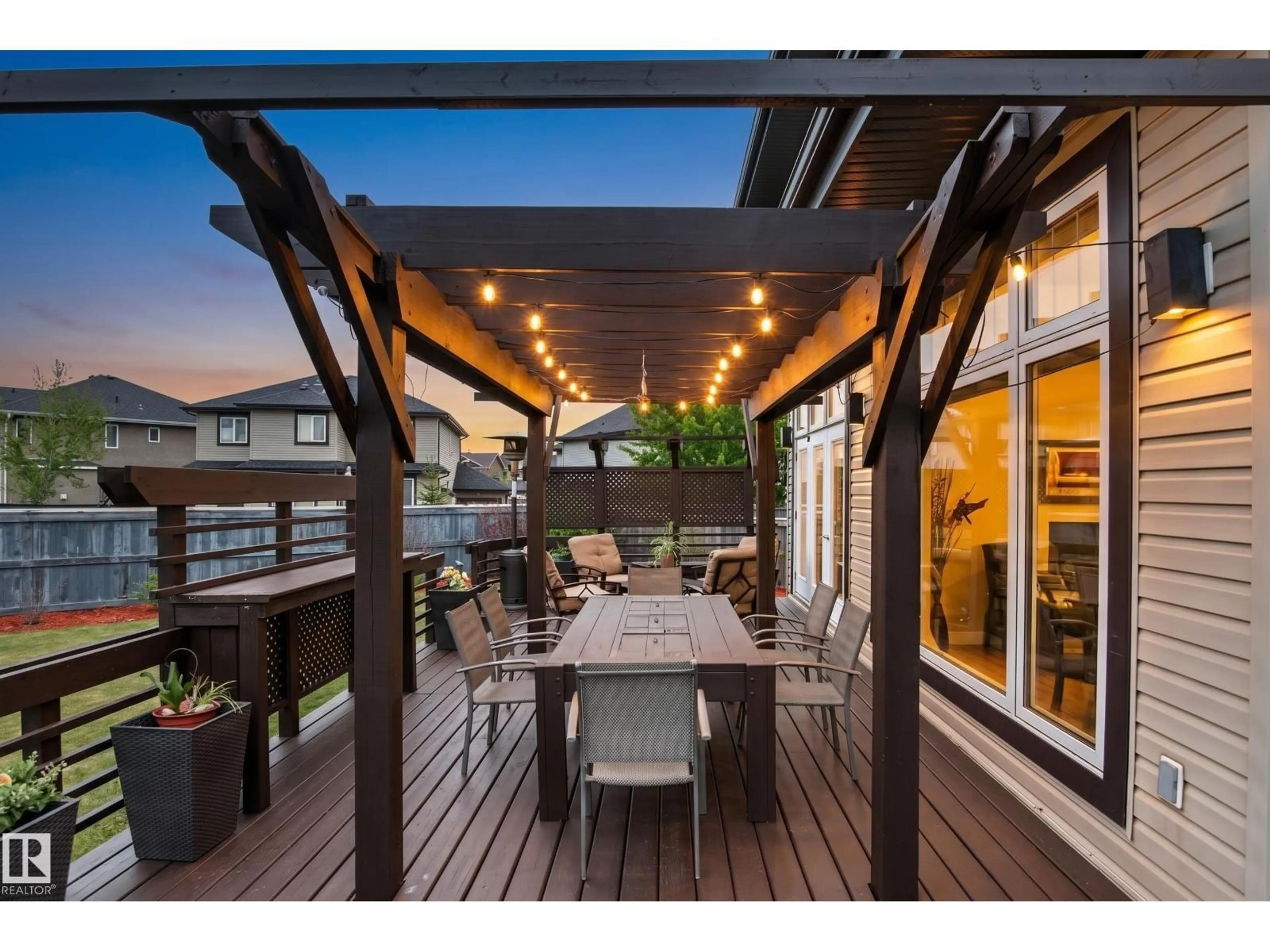 Patio, street for 5709 MCLUHAN BA, Edmonton Alberta T6R0P8