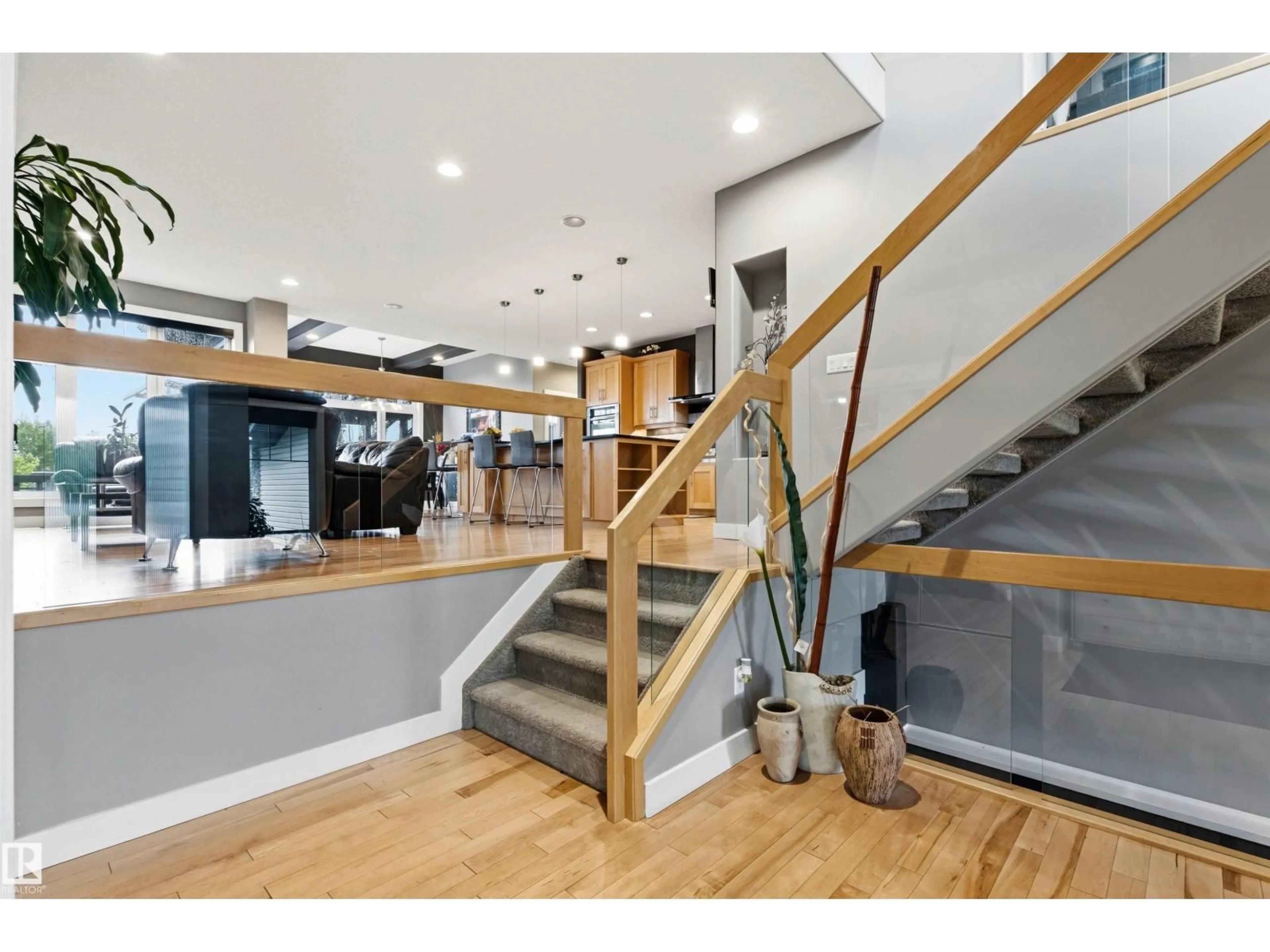 Indoor foyer for 5709 MCLUHAN BA, Edmonton Alberta T6R0P8