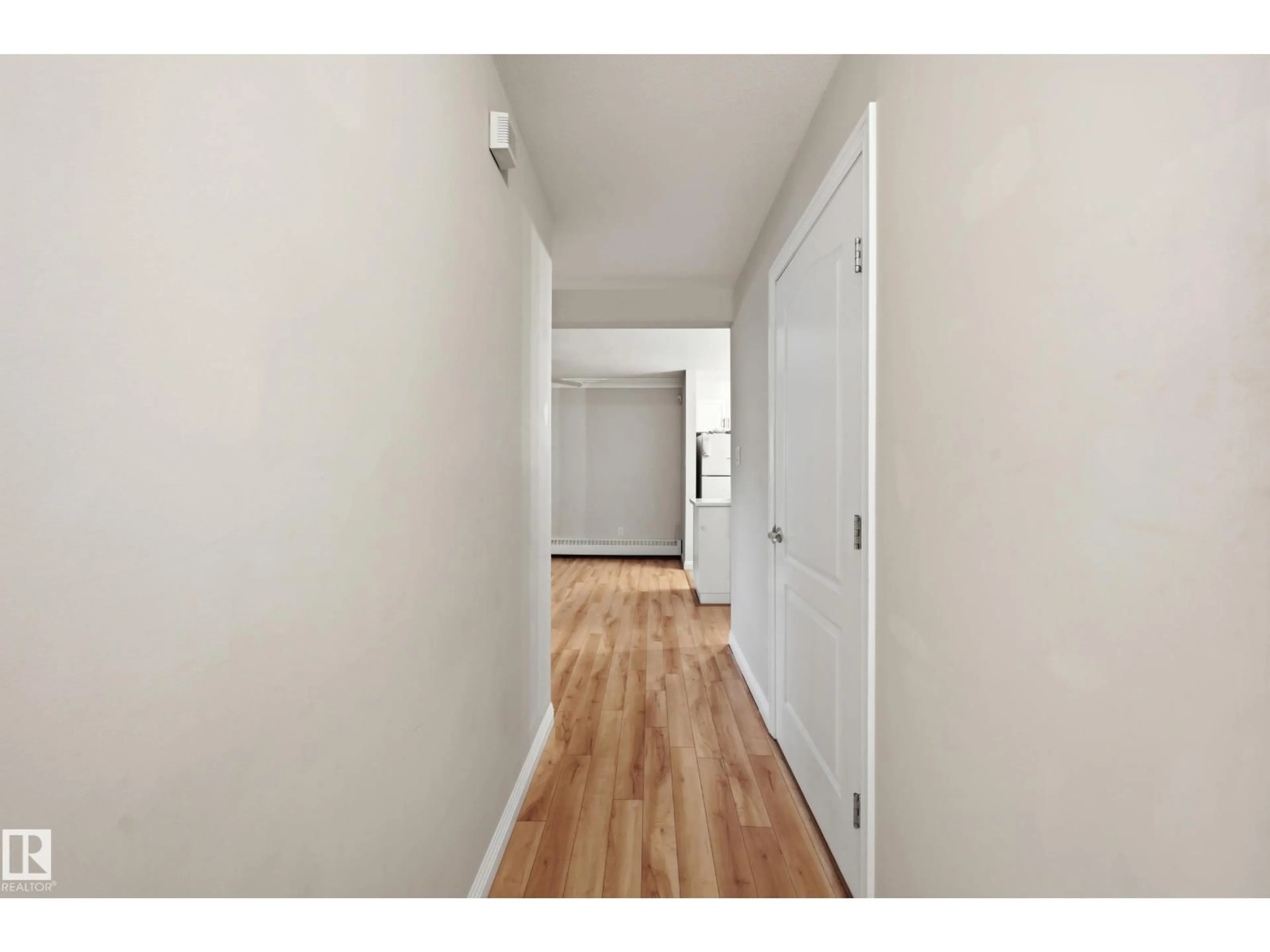 Unknown for 33 9914 80 AV NW, Edmonton Alberta T6E6L6