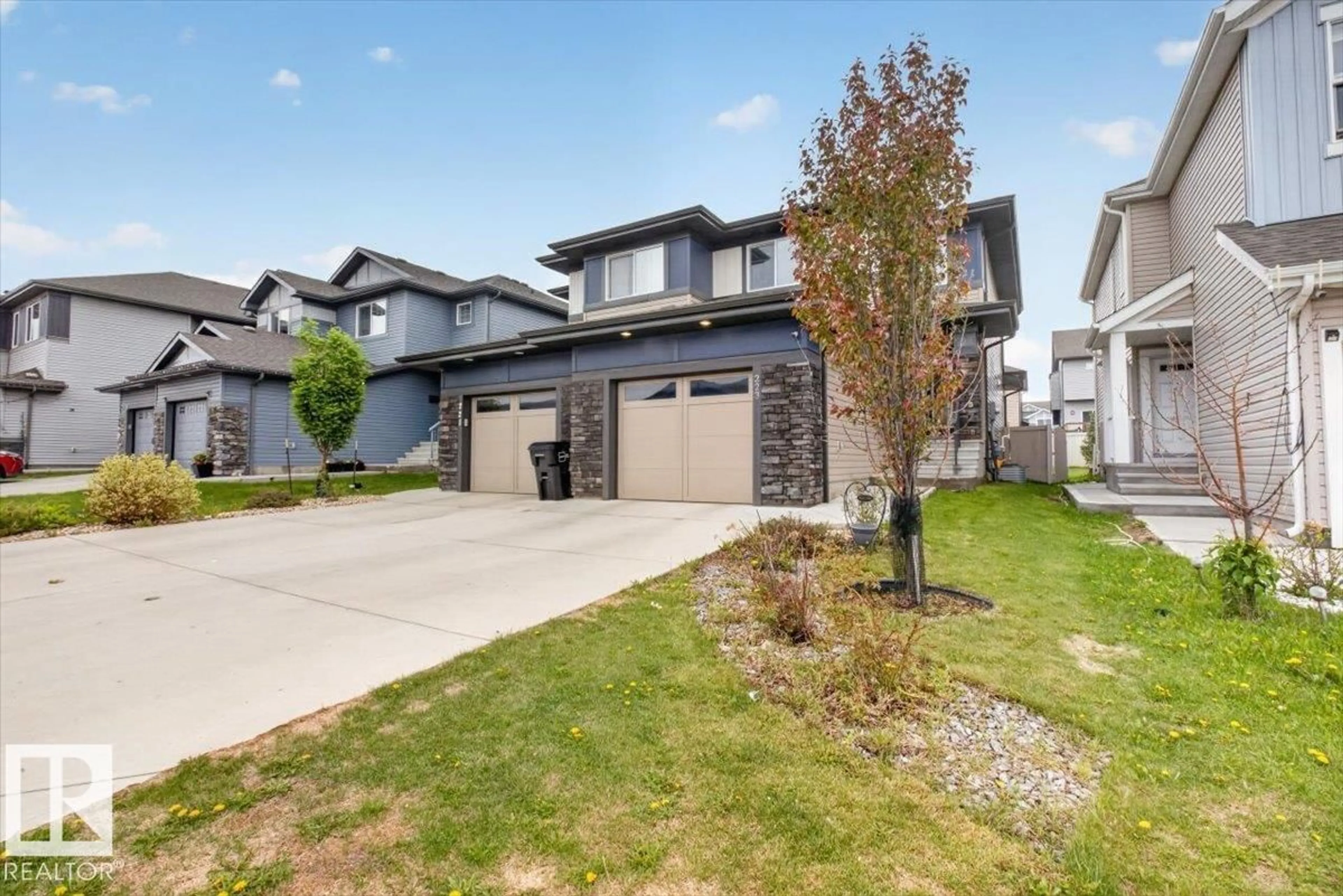 A pic from outside/outdoor area/front of a property/back of a property/a pic from drone, street for 223 40A AV, Edmonton Alberta T6T2E8