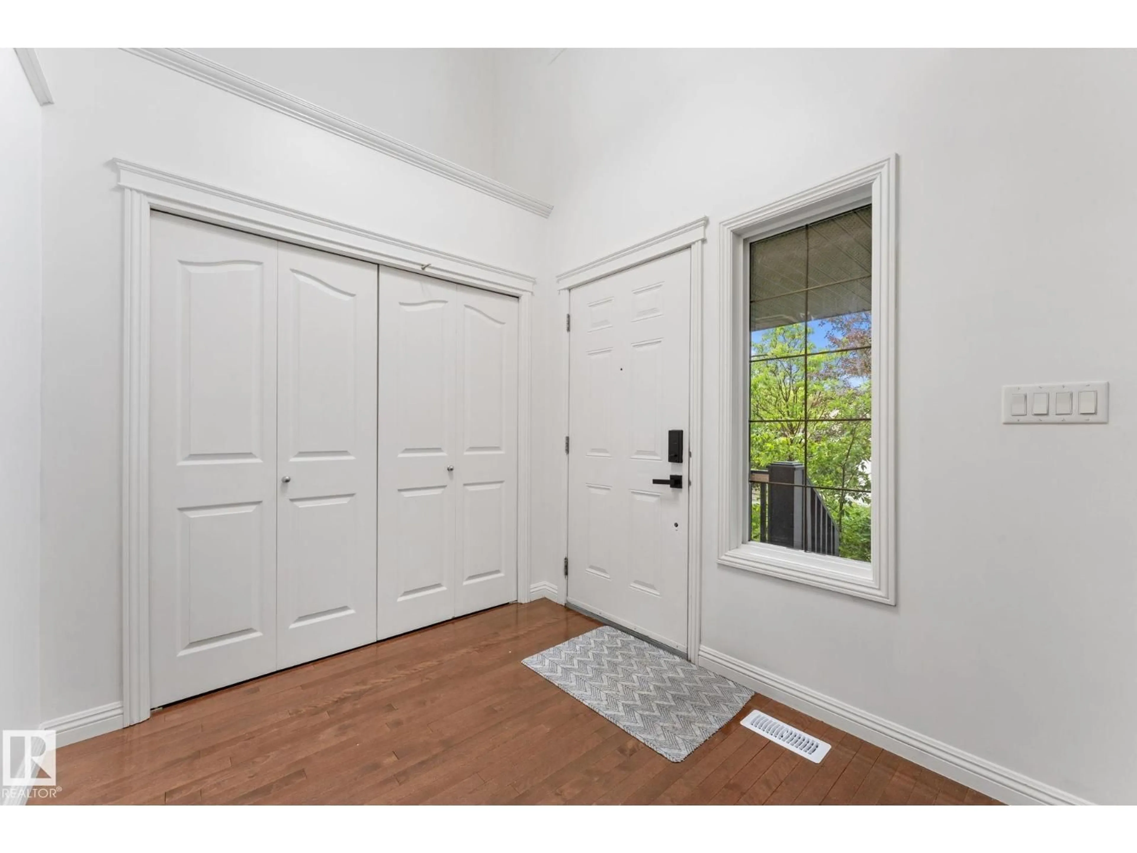 Indoor entryway for SW - 1951 120 ST, Edmonton Alberta T6W0A8