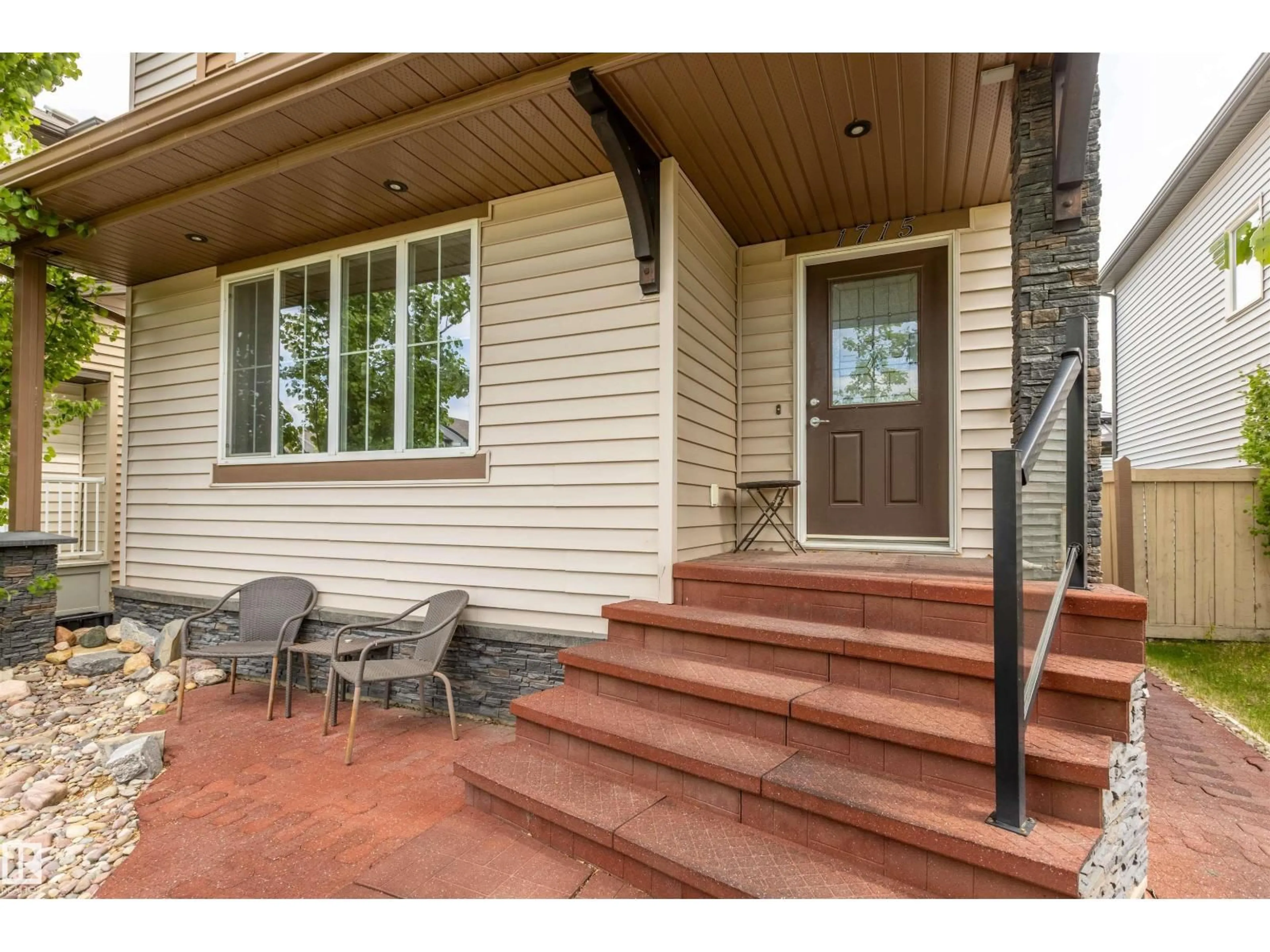 Unknown for SW - 1715 63 ST, Edmonton Alberta T6X0S2
