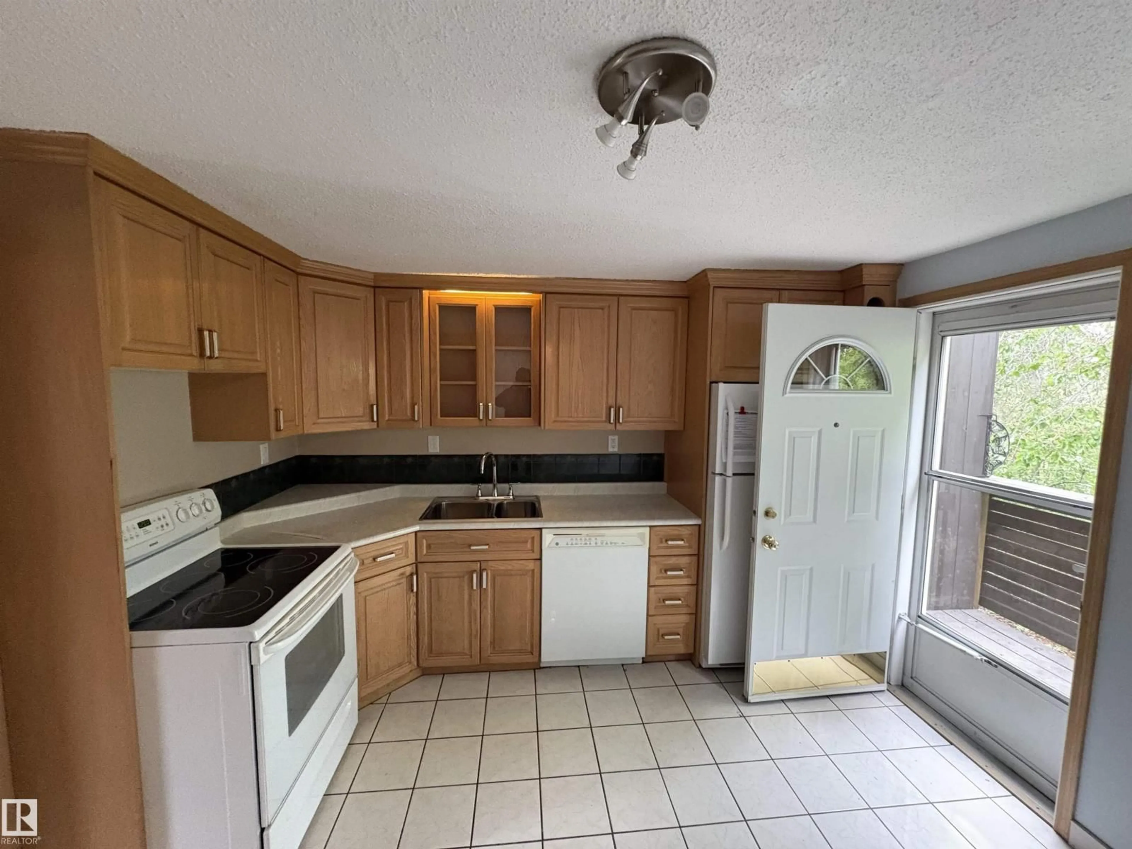 Standard kitchen, unknown for 167 RIDGEWOOD, St. Albert Alberta T8N0E9