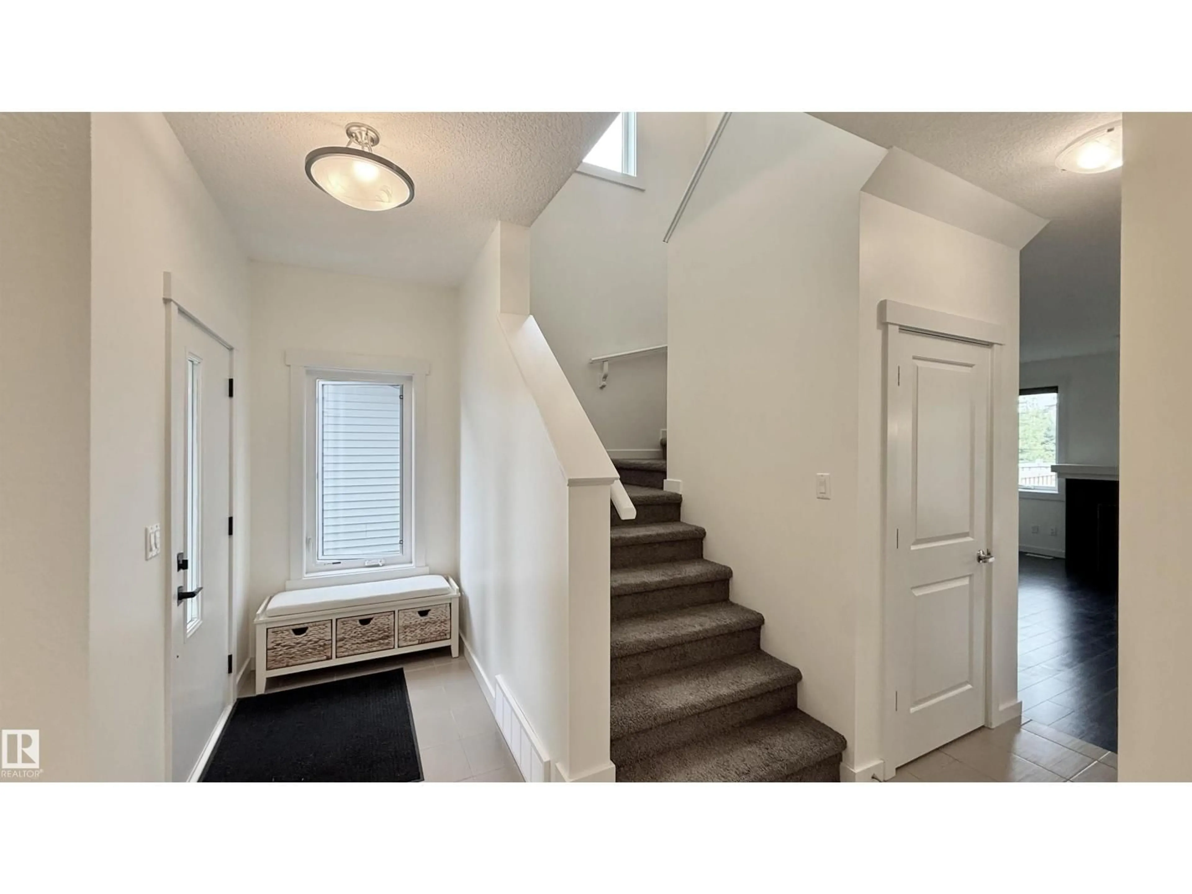 Indoor entryway for SW - 3962 CLAXTON LO, Edmonton Alberta T6W1Y7