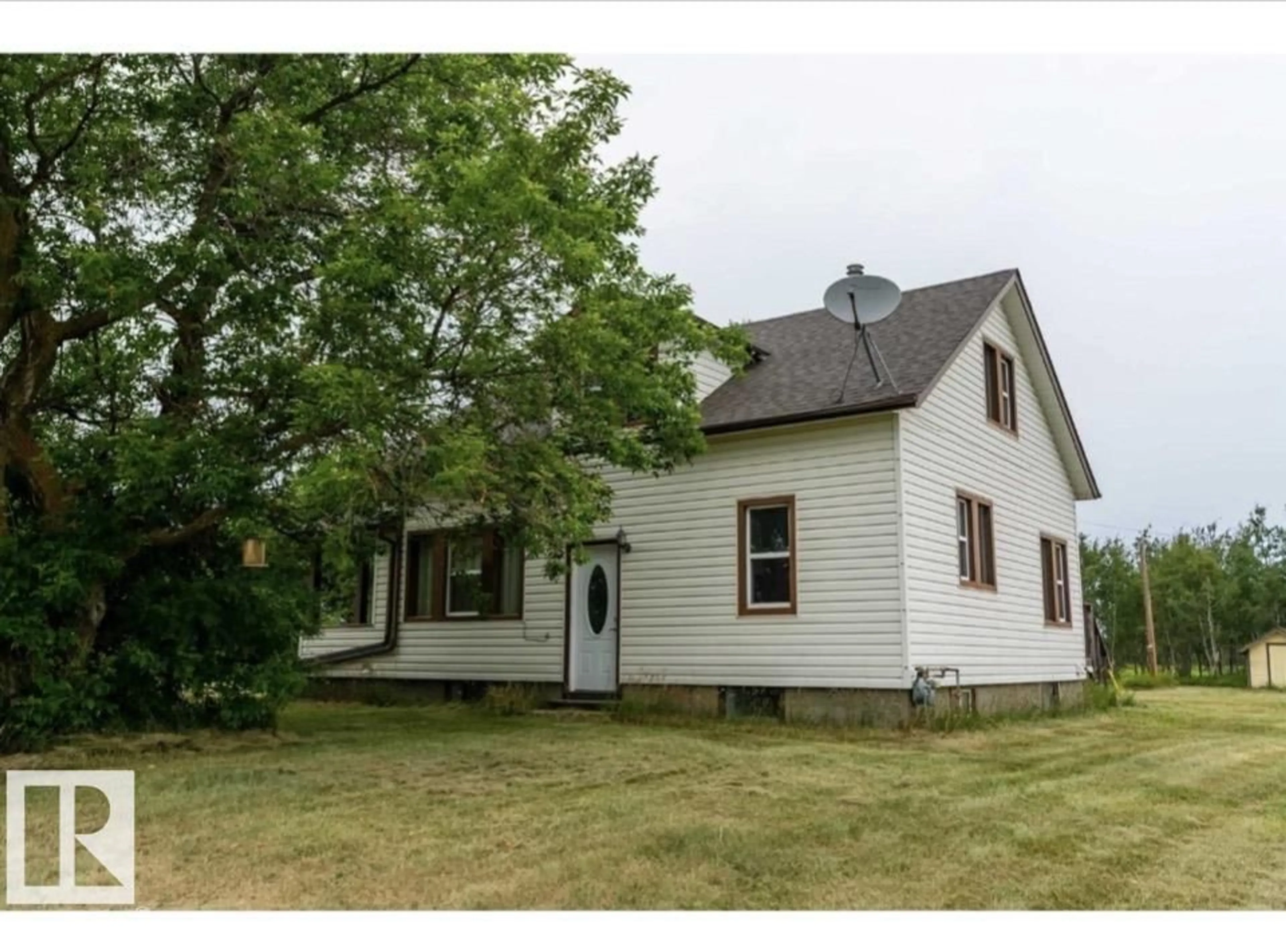 A pic from outside/outdoor area/front of a property/back of a property/a pic from drone, building for 59373 RANGE ROAD 195, Rural Smoky Lake County Alberta T0A3P0