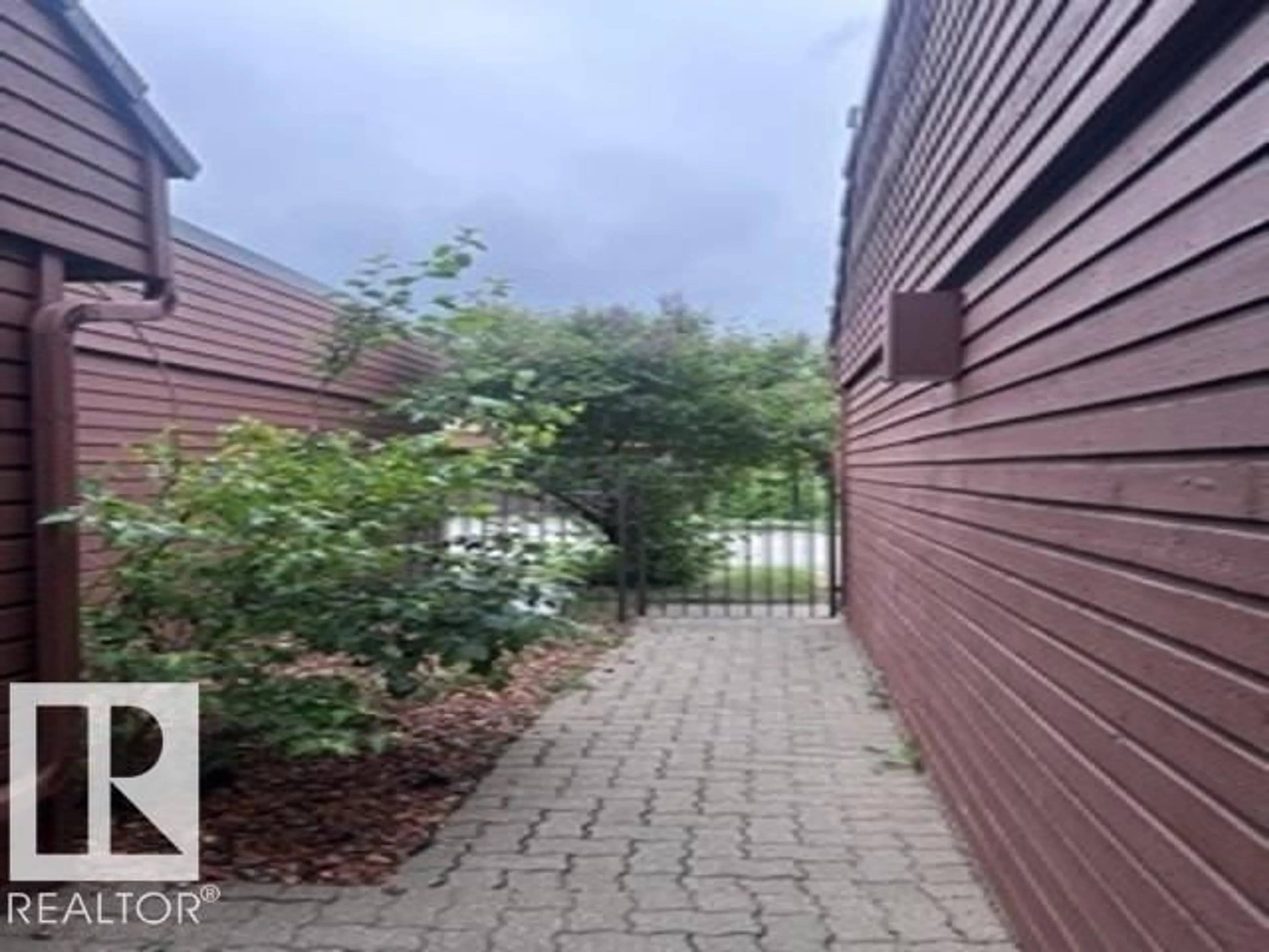 A pic from outside/outdoor area/front of a property/back of a property/a pic from drone, street for #23 - 500 LESSARD DR, Edmonton Alberta T6M1G1