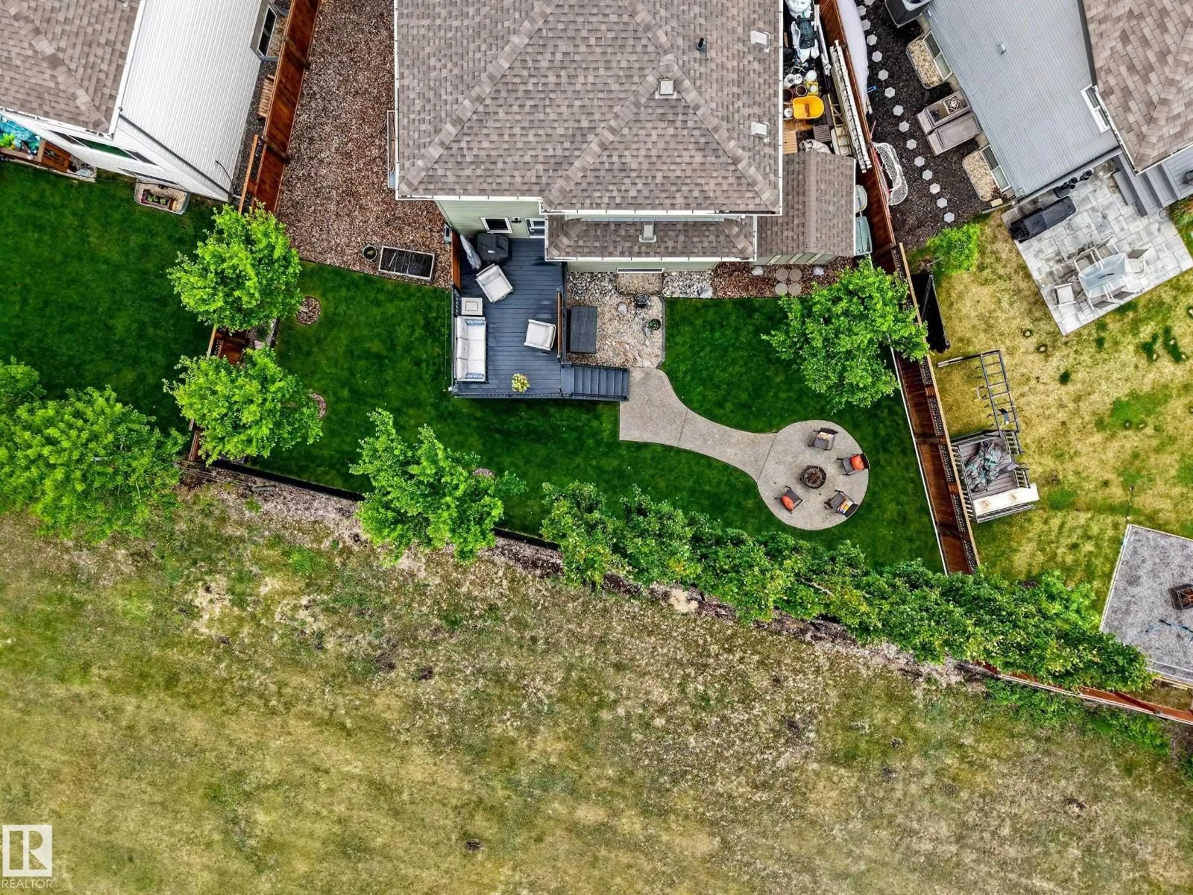 A pic from outside/outdoor area/front of a property/back of a property/a pic from drone, street for 1081 SOUTH CREEK WD, Stony Plain Alberta T7Z0L9