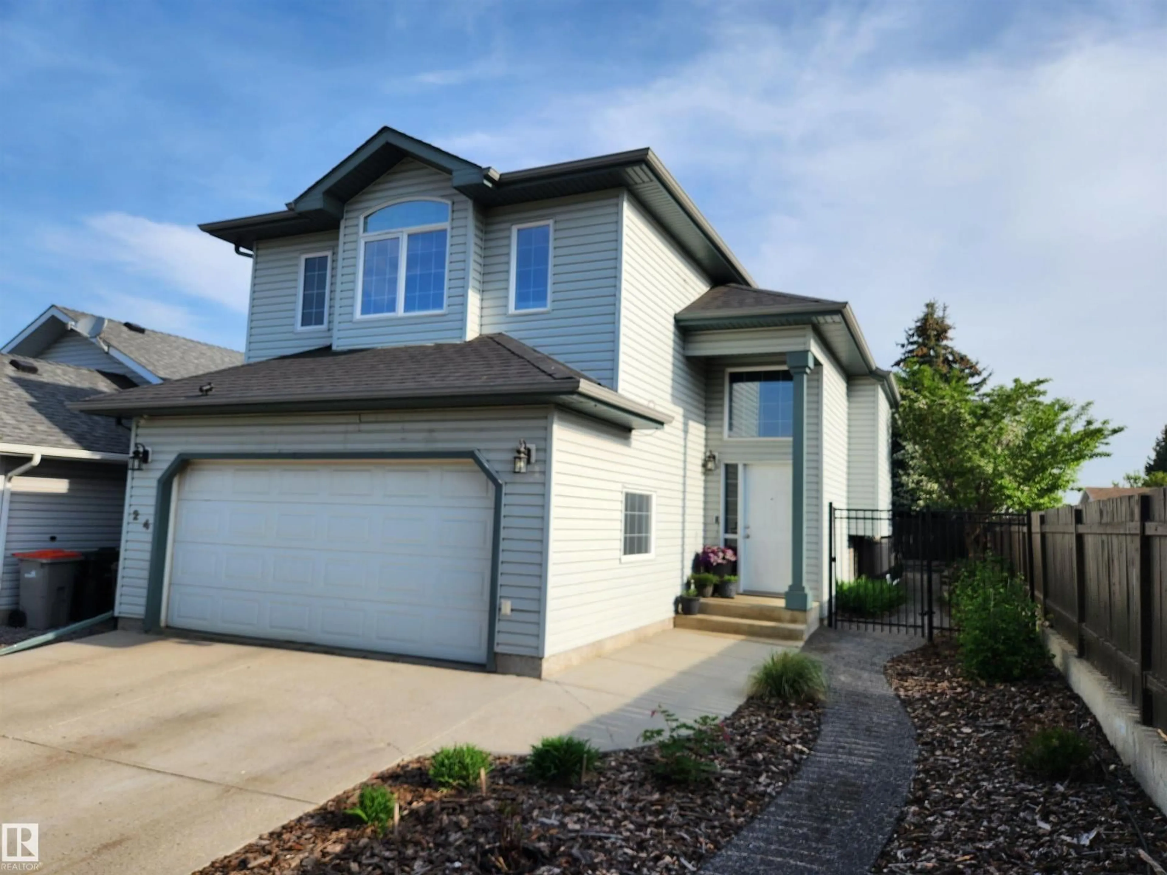 Home with vinyl exterior material, street for 24 EGERLAND PL, Stony Plain Alberta T7Z2W5