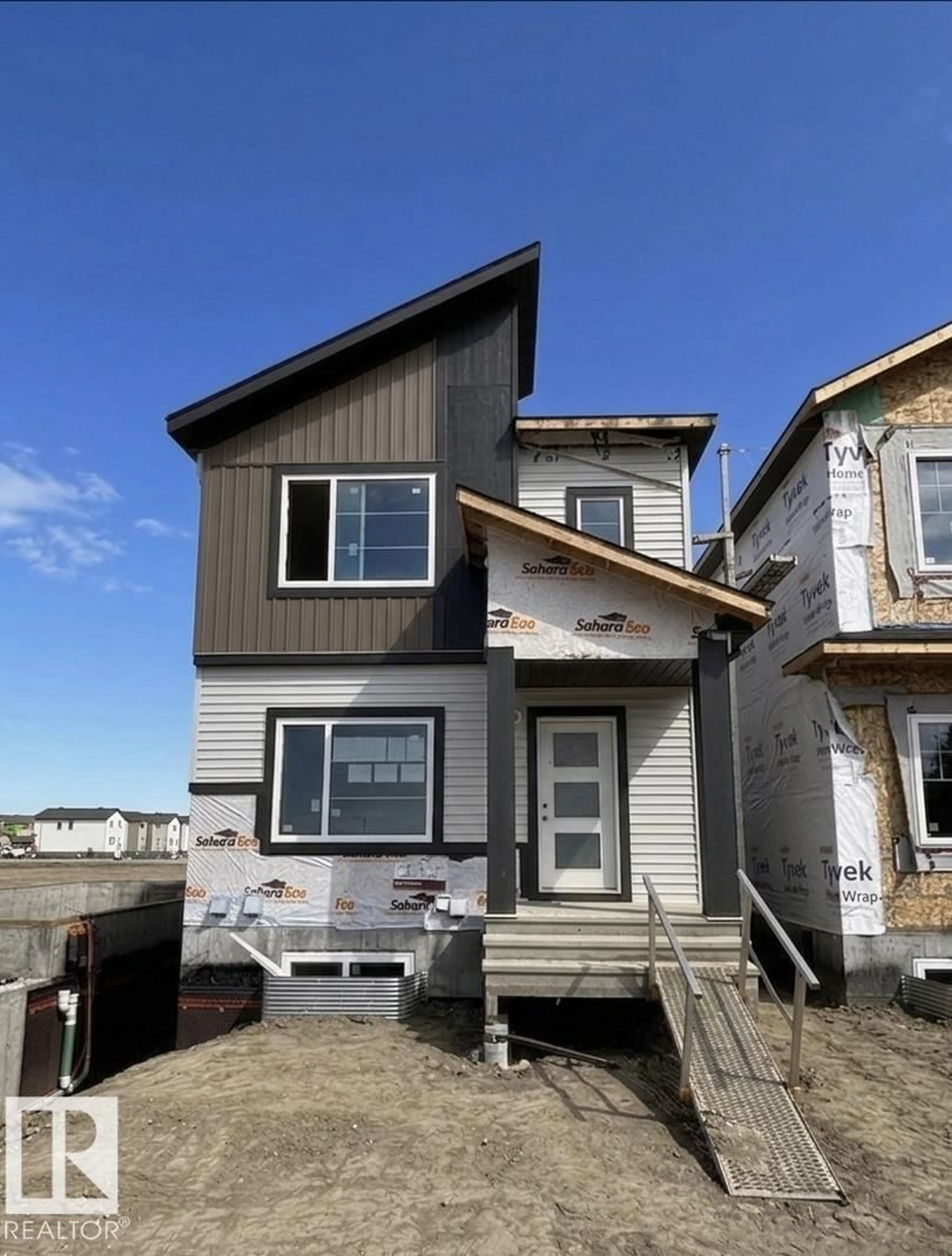 Home with vinyl exterior material, street for NW - 1519 211 STREET, Edmonton Alberta T6M3P2