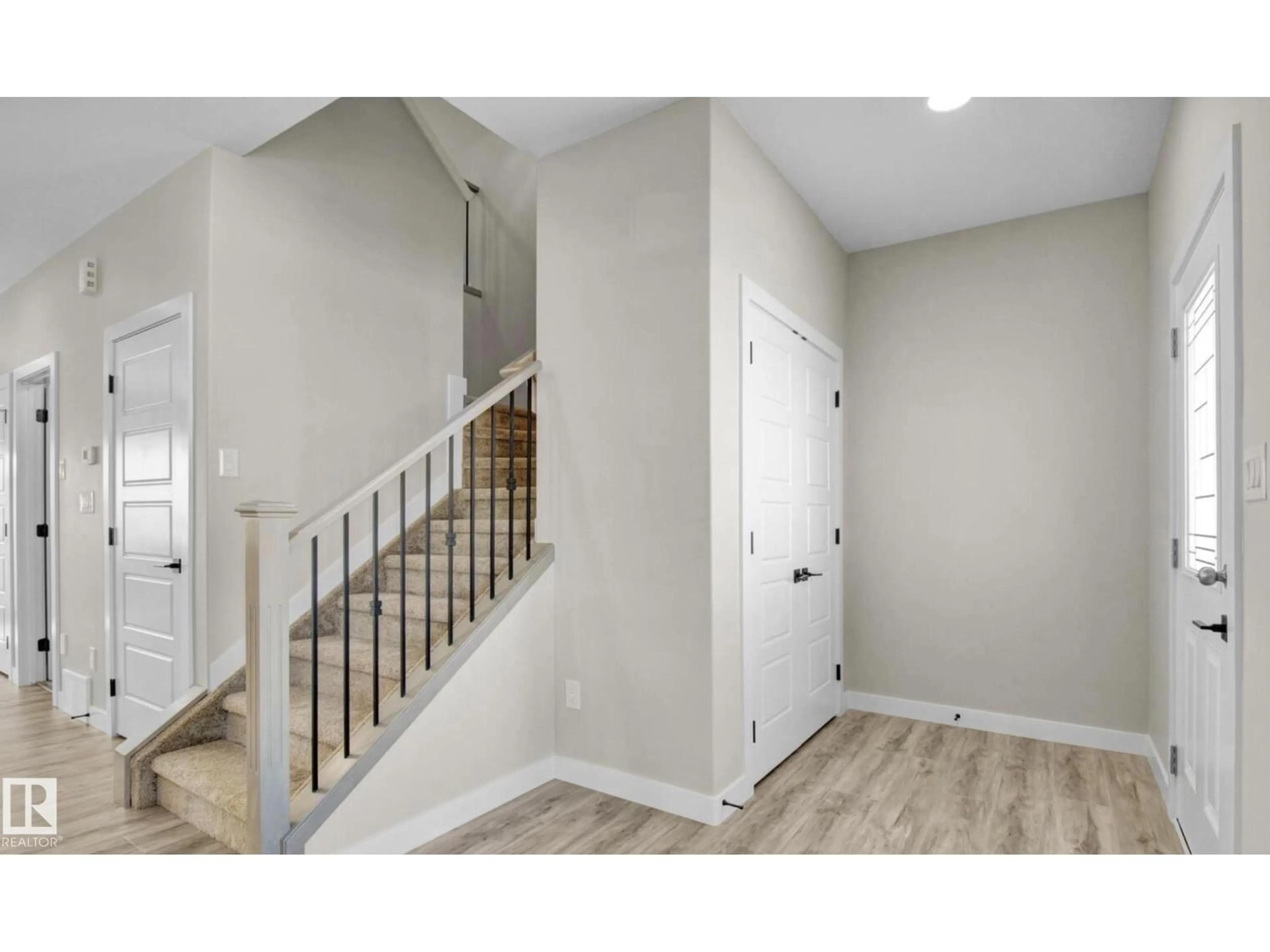 Indoor entryway for NW - 1519 211 STREET, Edmonton Alberta T6M3P2
