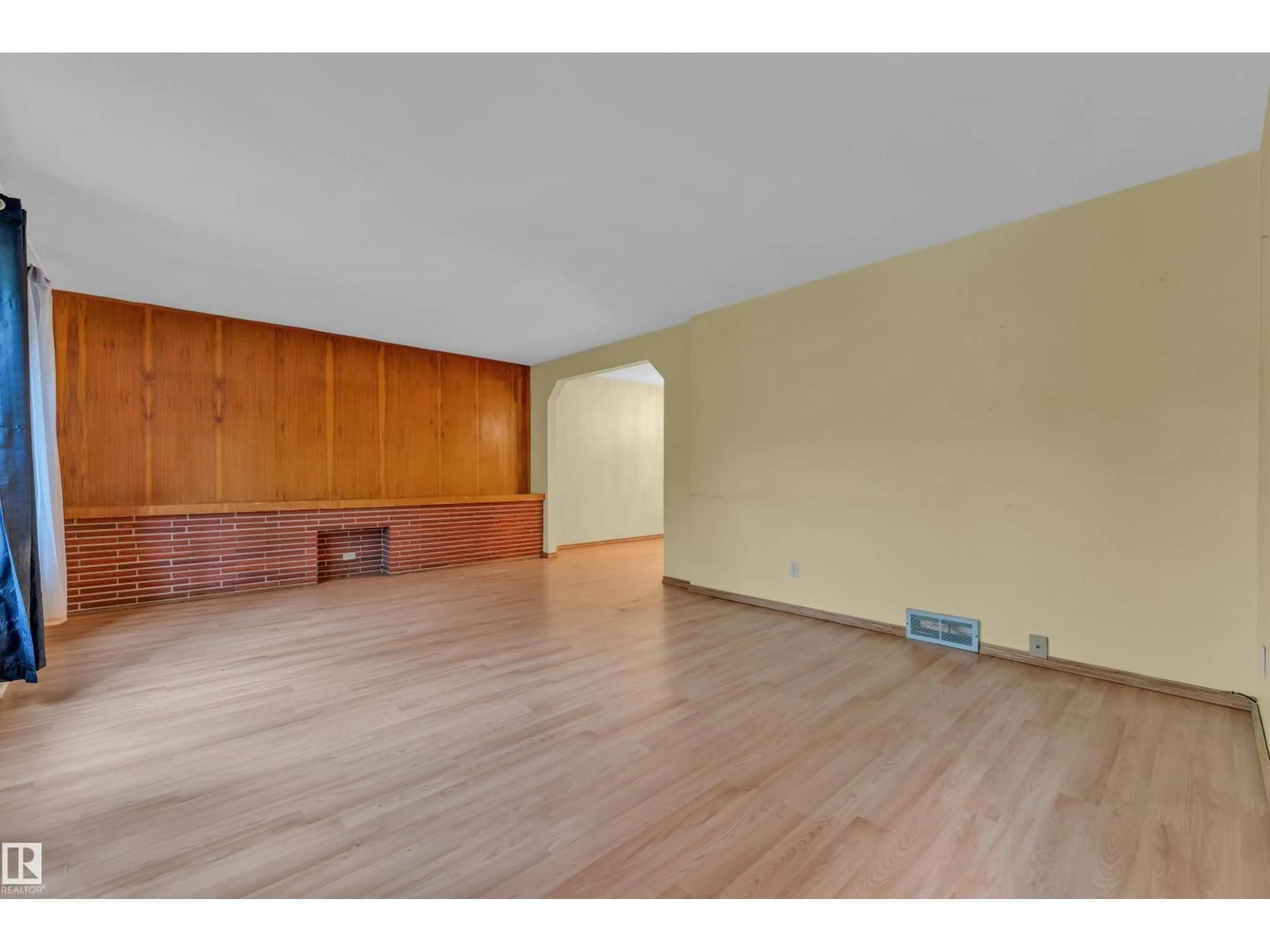 A pic of a room for 10819 54 AV, Edmonton Alberta T6H0T8