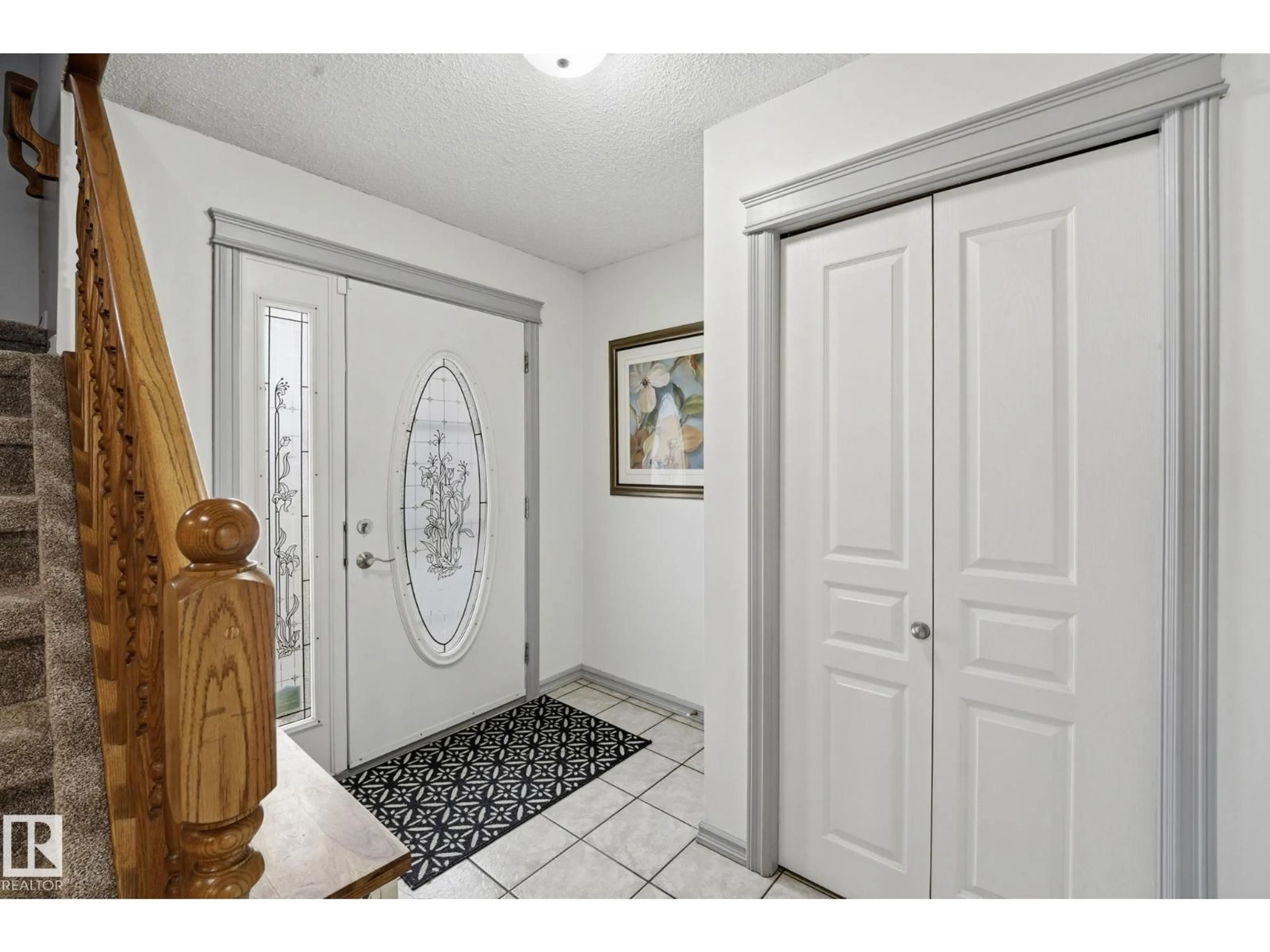 Indoor entryway for NW - 3231 28A AV, Edmonton Alberta T6T1T1