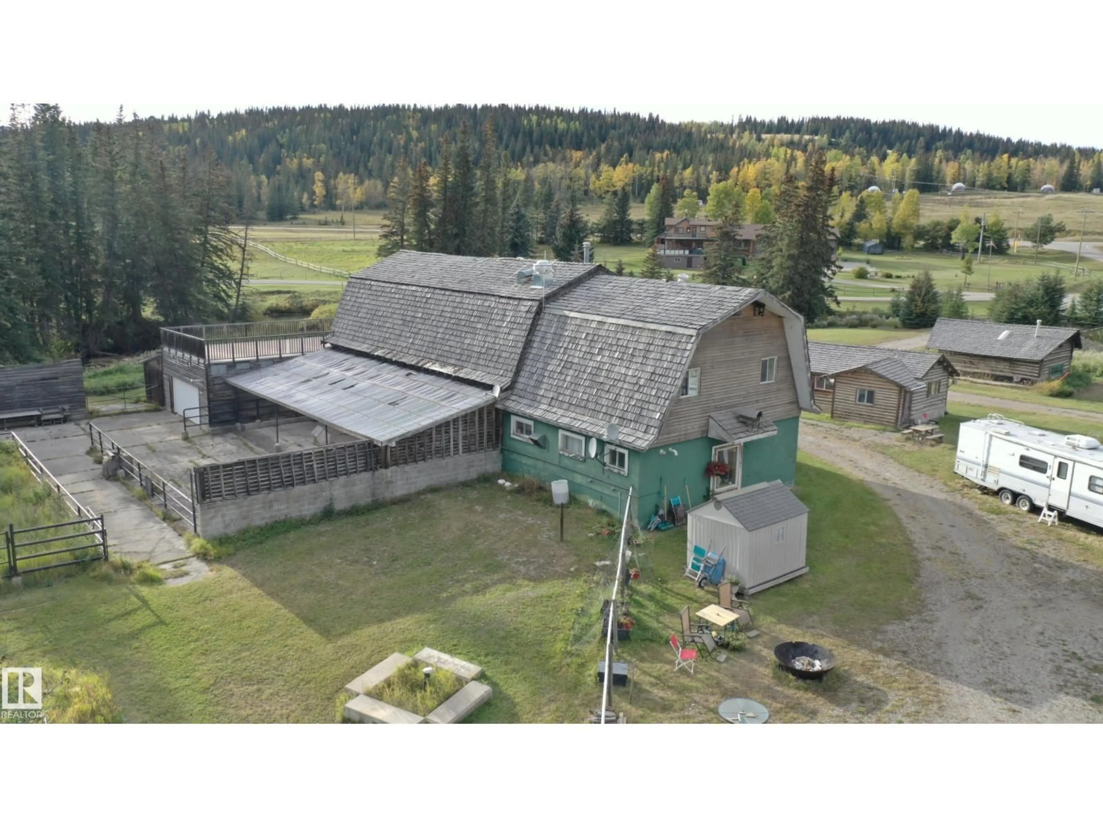 A pic from outside/outdoor area/front of a property/back of a property/a pic from drone, building for 50409B HIGHWAY 16, Rural Yellowhead Alberta T7V1X3
