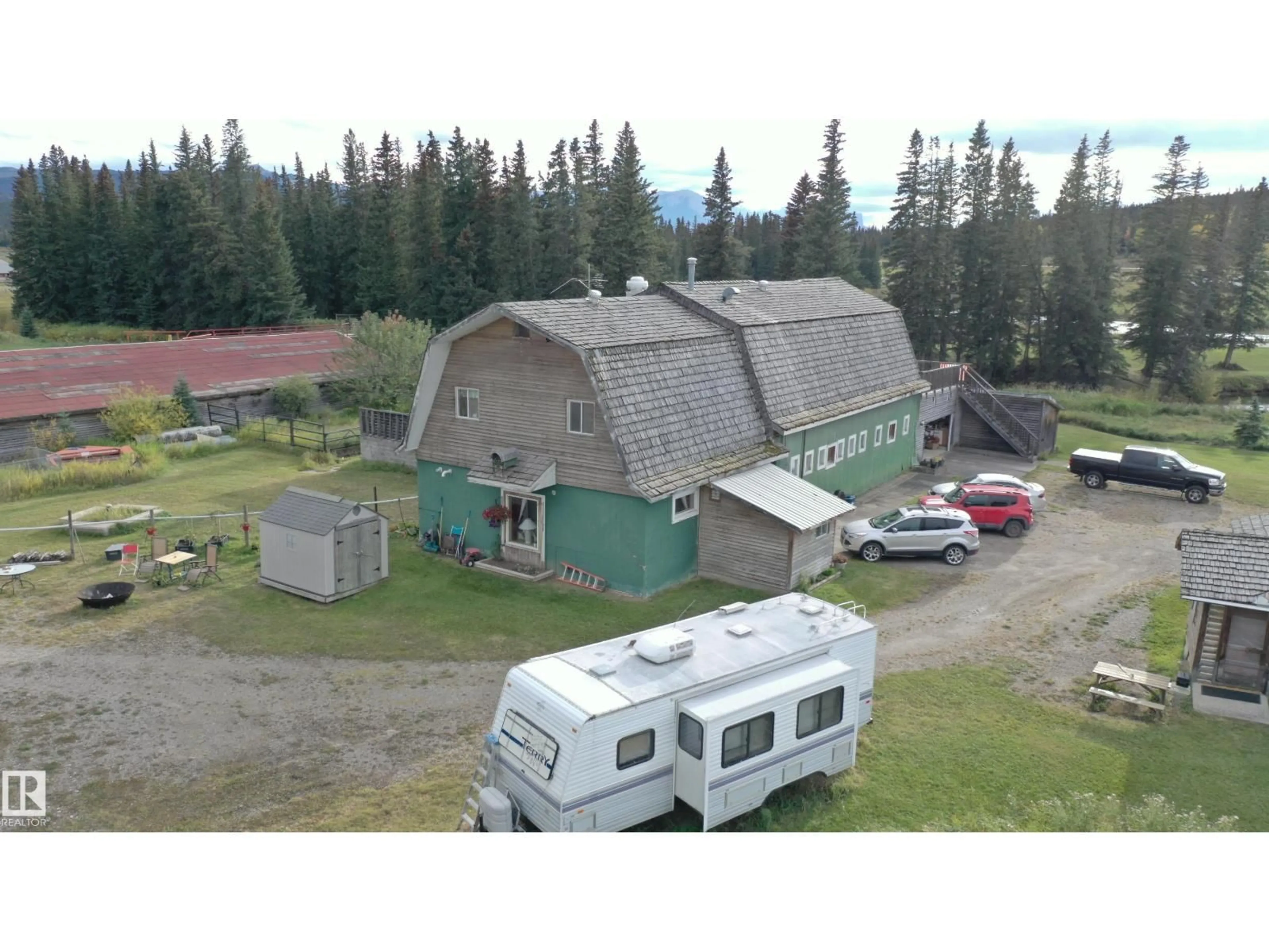 A pic from outside/outdoor area/front of a property/back of a property/a pic from drone, mountain view for 50409B HIGHWAY 16, Rural Yellowhead Alberta T7V1X3