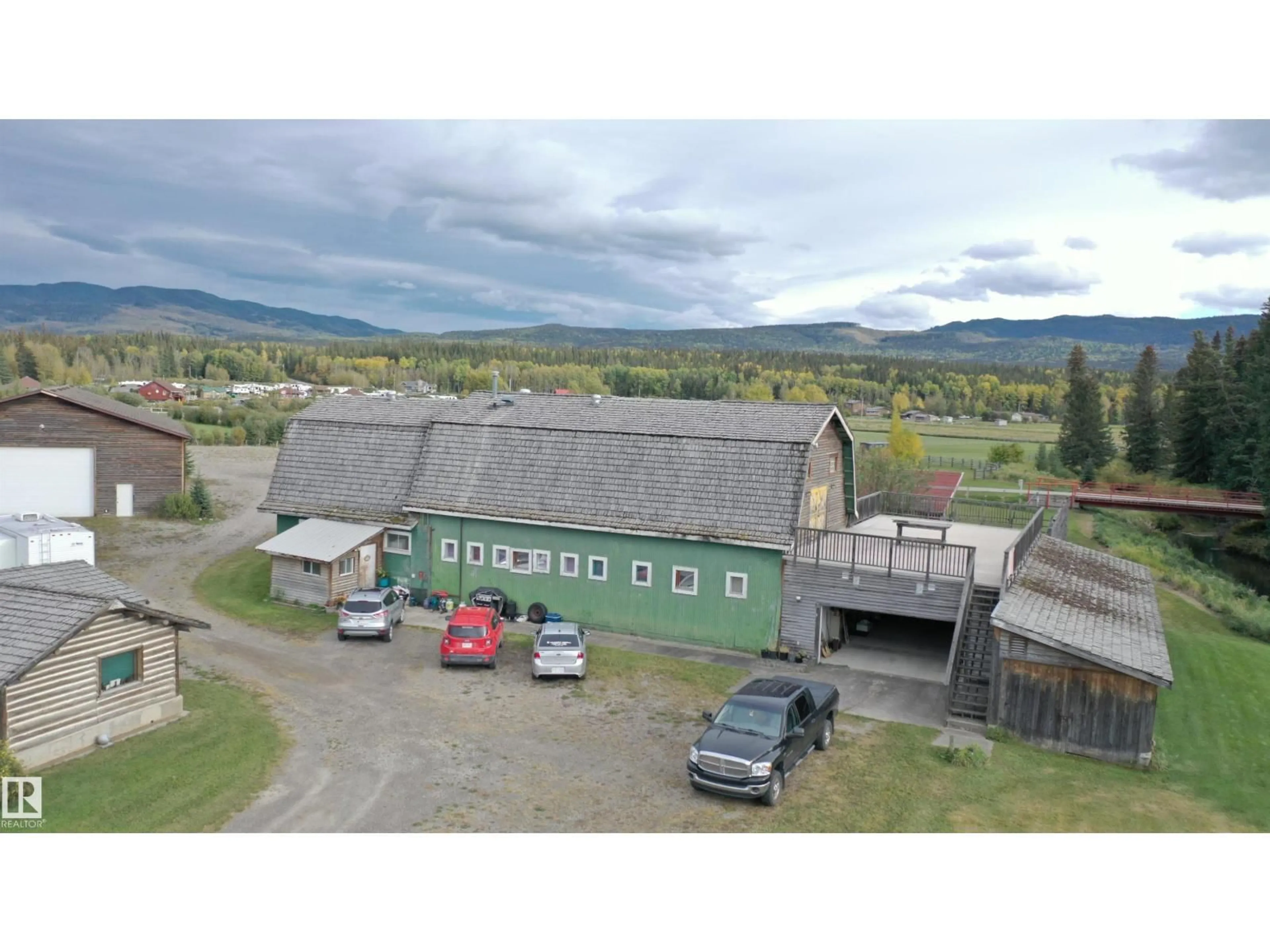 A pic from outside/outdoor area/front of a property/back of a property/a pic from drone, mountain view for 50409B HIGHWAY 16, Rural Yellowhead Alberta T7V1X3
