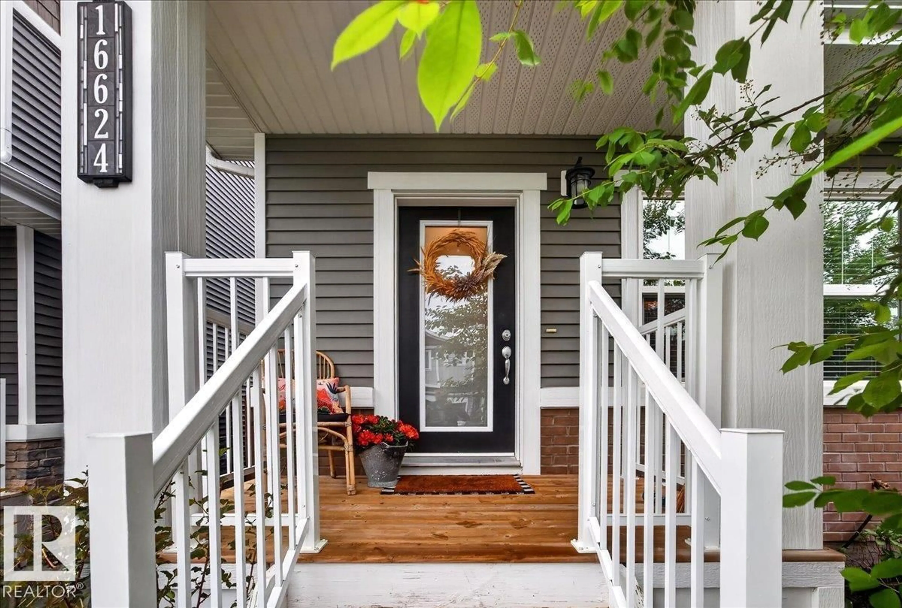 Indoor entryway for SW - 16624 31 AV, Edmonton Alberta T6W4P8