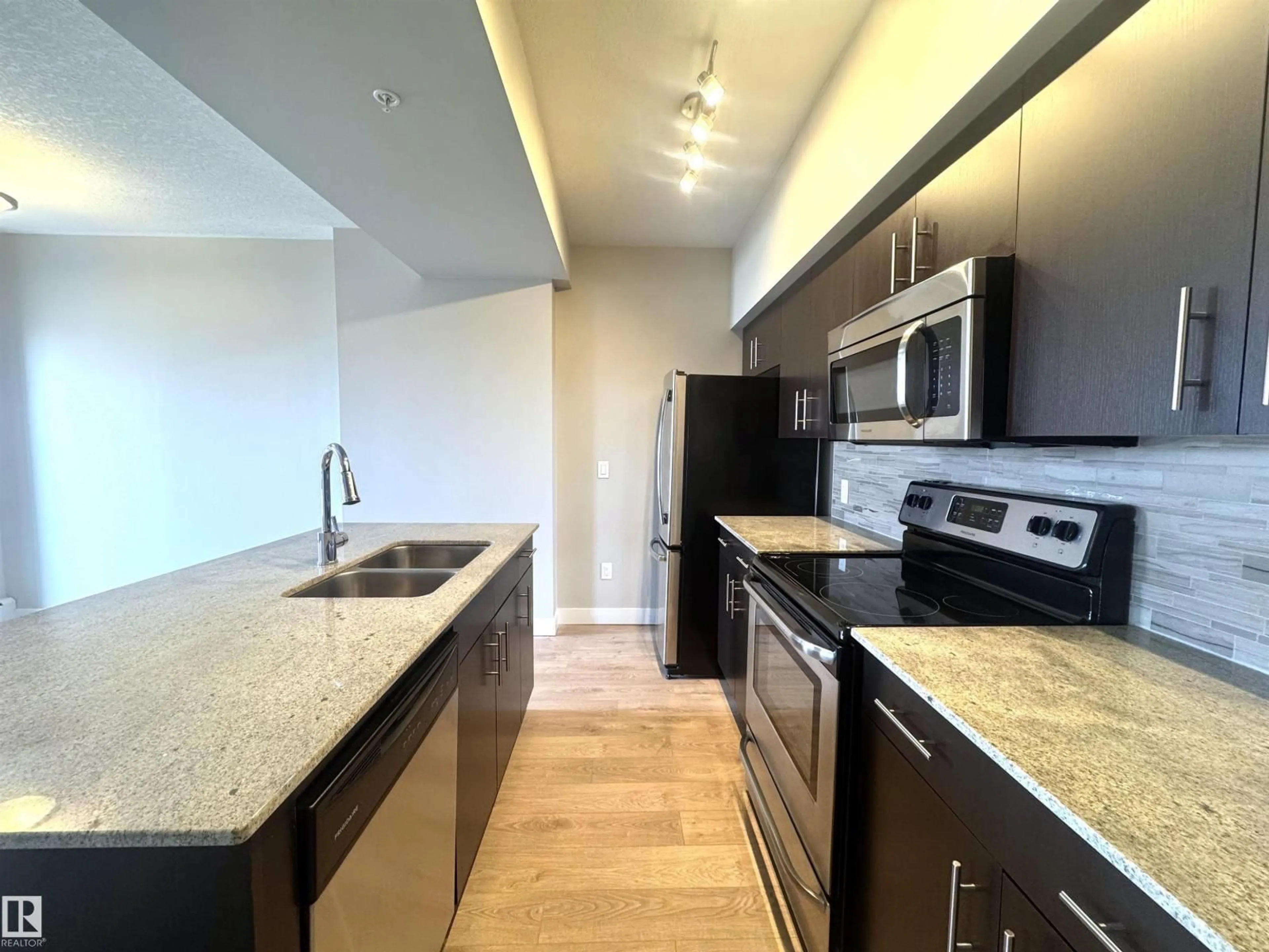 Unknown for 703 - 10226 104 ST NW, Edmonton Alberta T5J1B8