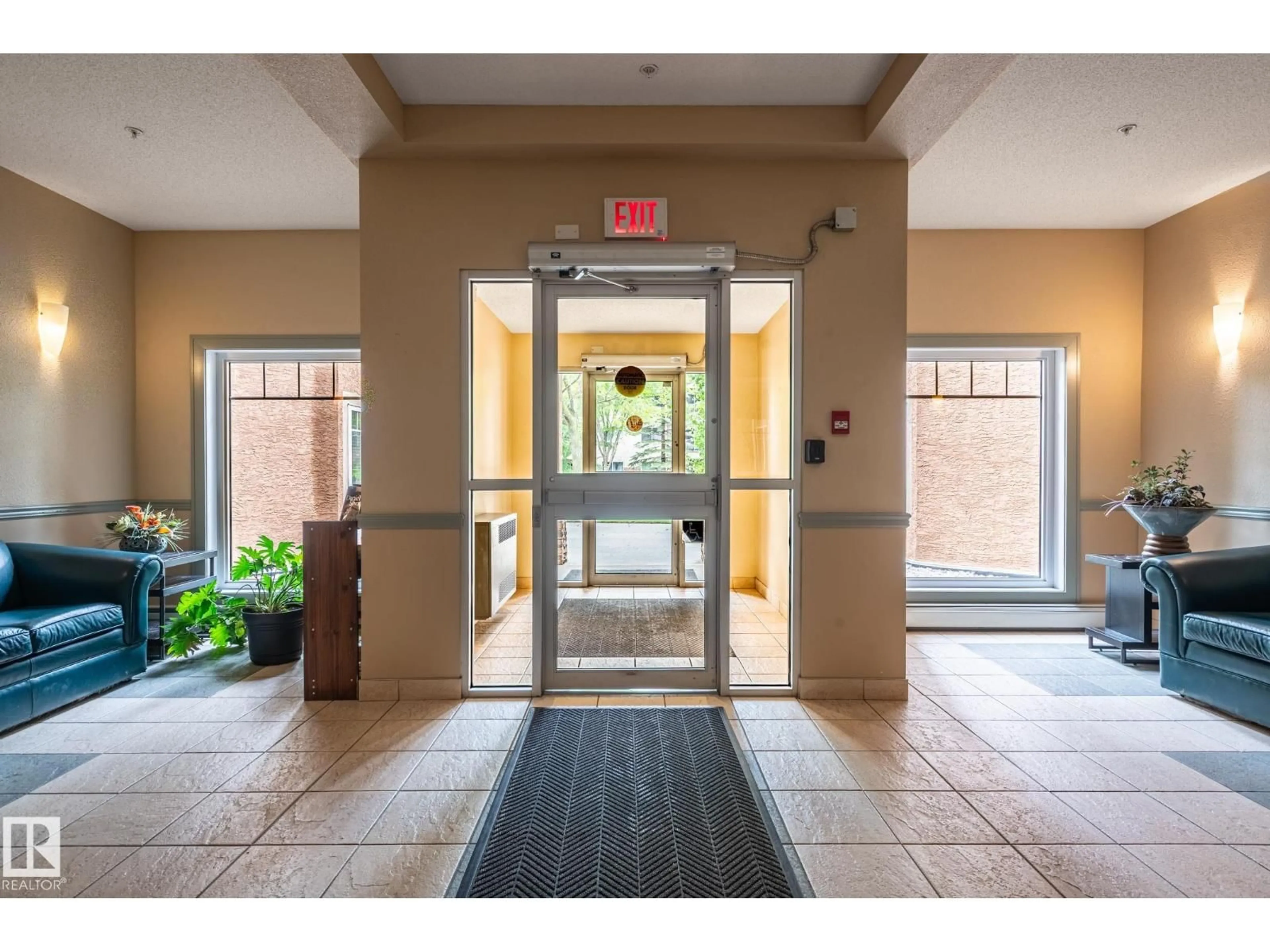 Indoor foyer for #101 - 8931 156 ST, Edmonton Alberta T5R1Y6