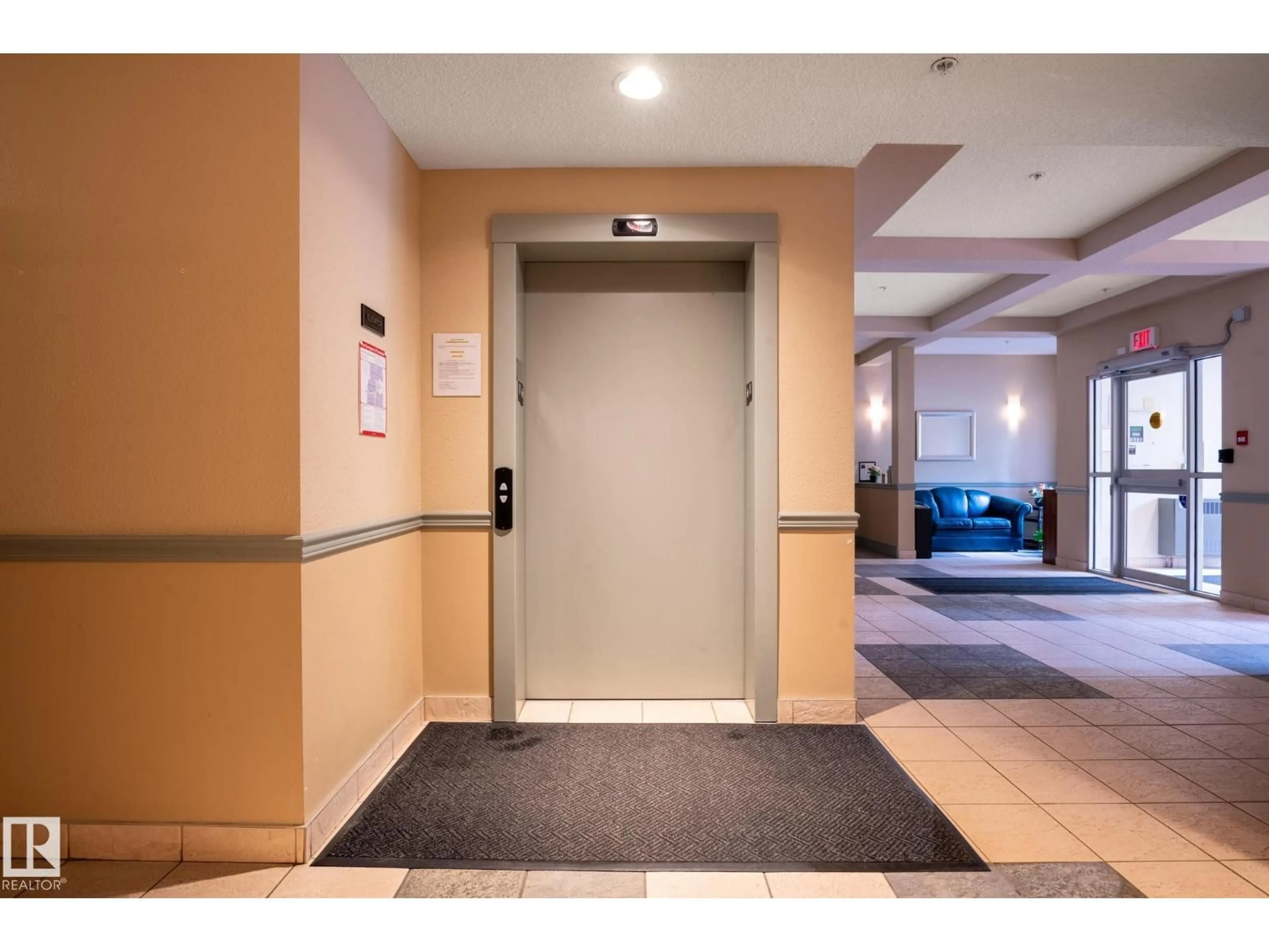 Indoor foyer for #101 - 8931 156 ST, Edmonton Alberta T5R1Y6