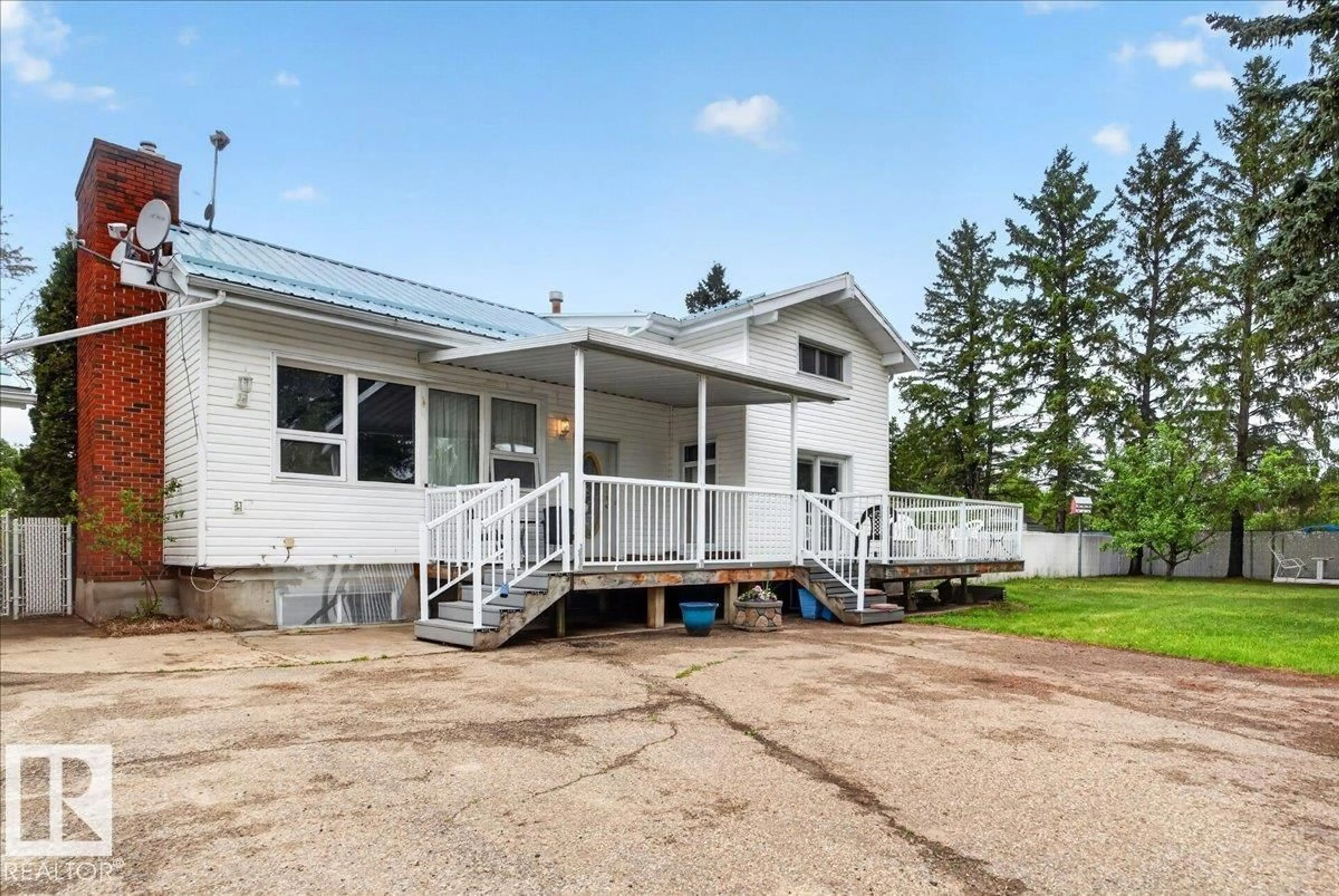 Home with vinyl exterior material, building for #140 - 50047 RGE RD, Rural Leduc County Alberta T4X0N8