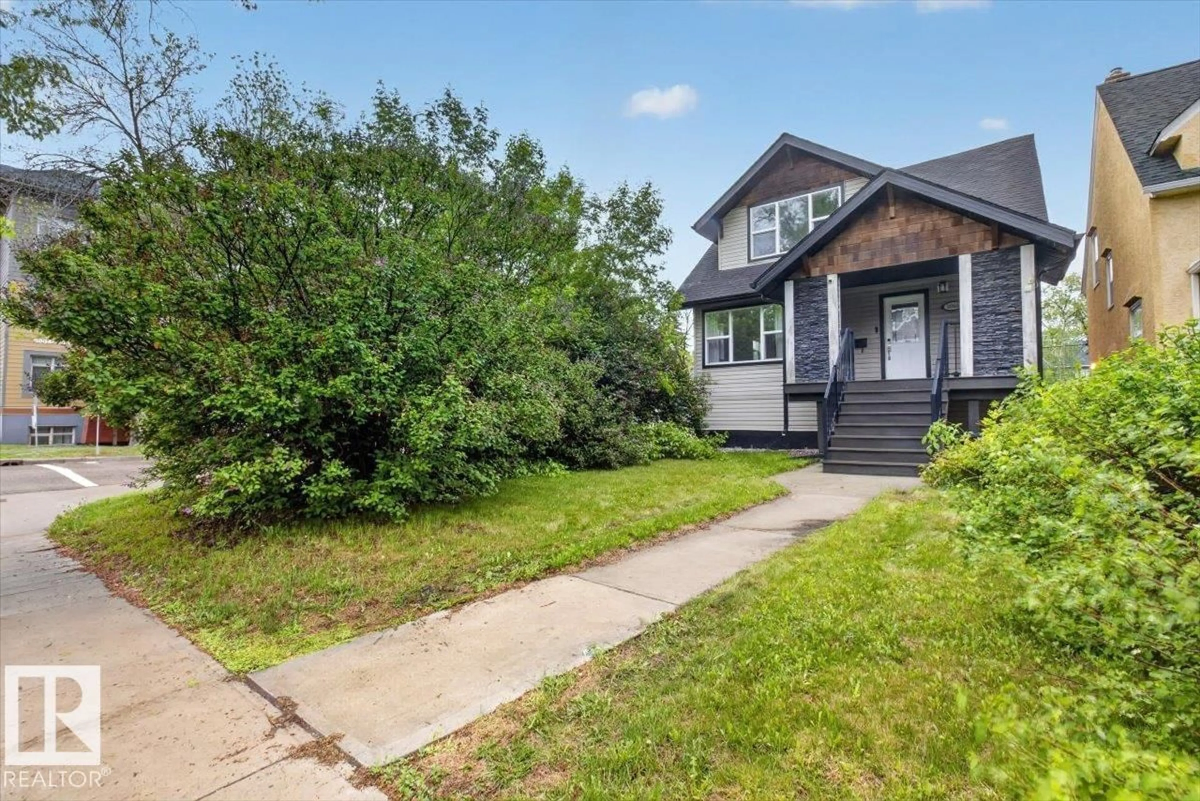 A pic from outside/outdoor area/front of a property/back of a property/a pic from drone, street for 10958 88 AV, Edmonton Alberta T6G0Z1