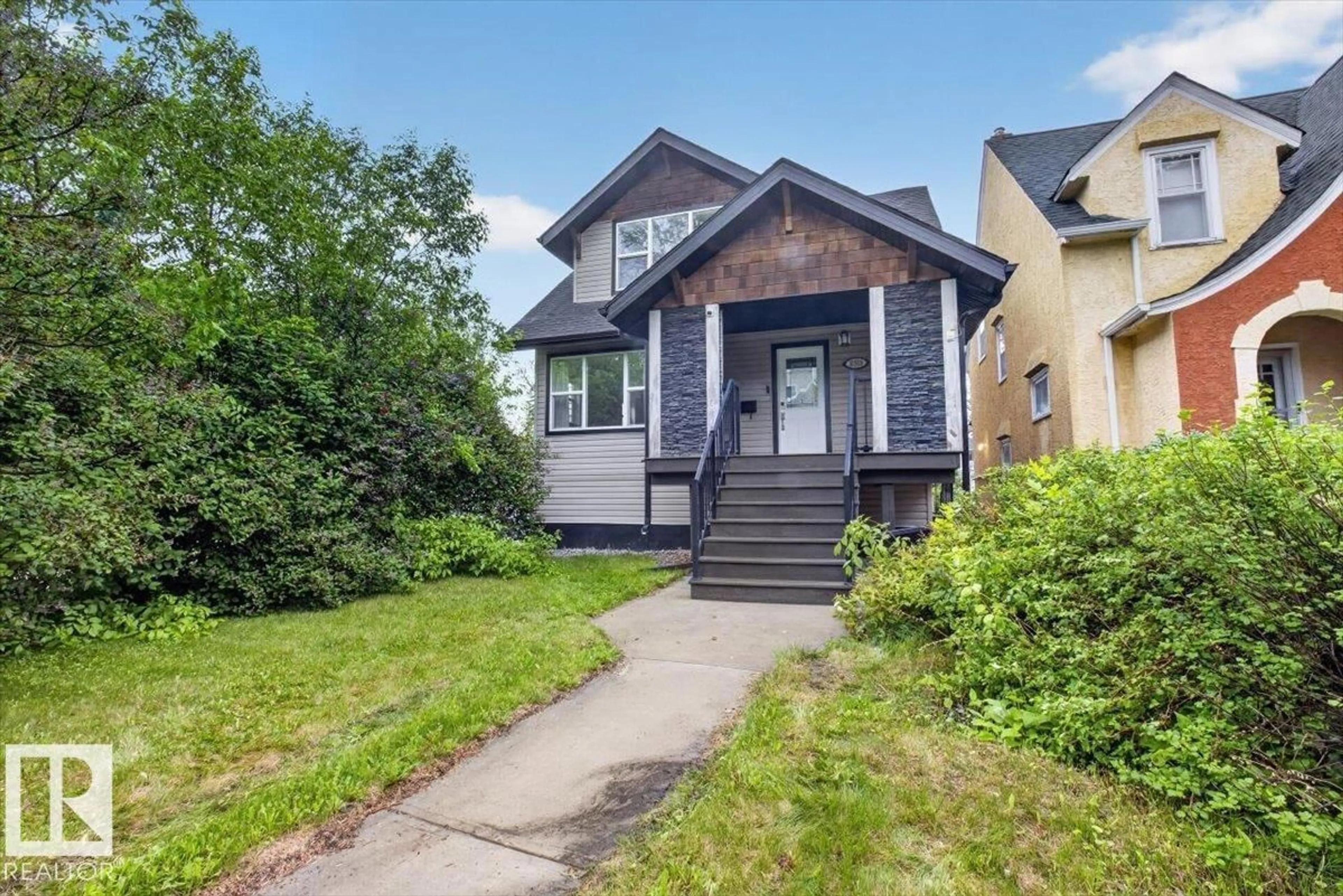 Home with vinyl exterior material, street for 10958 88 AV, Edmonton Alberta T6G0Z1