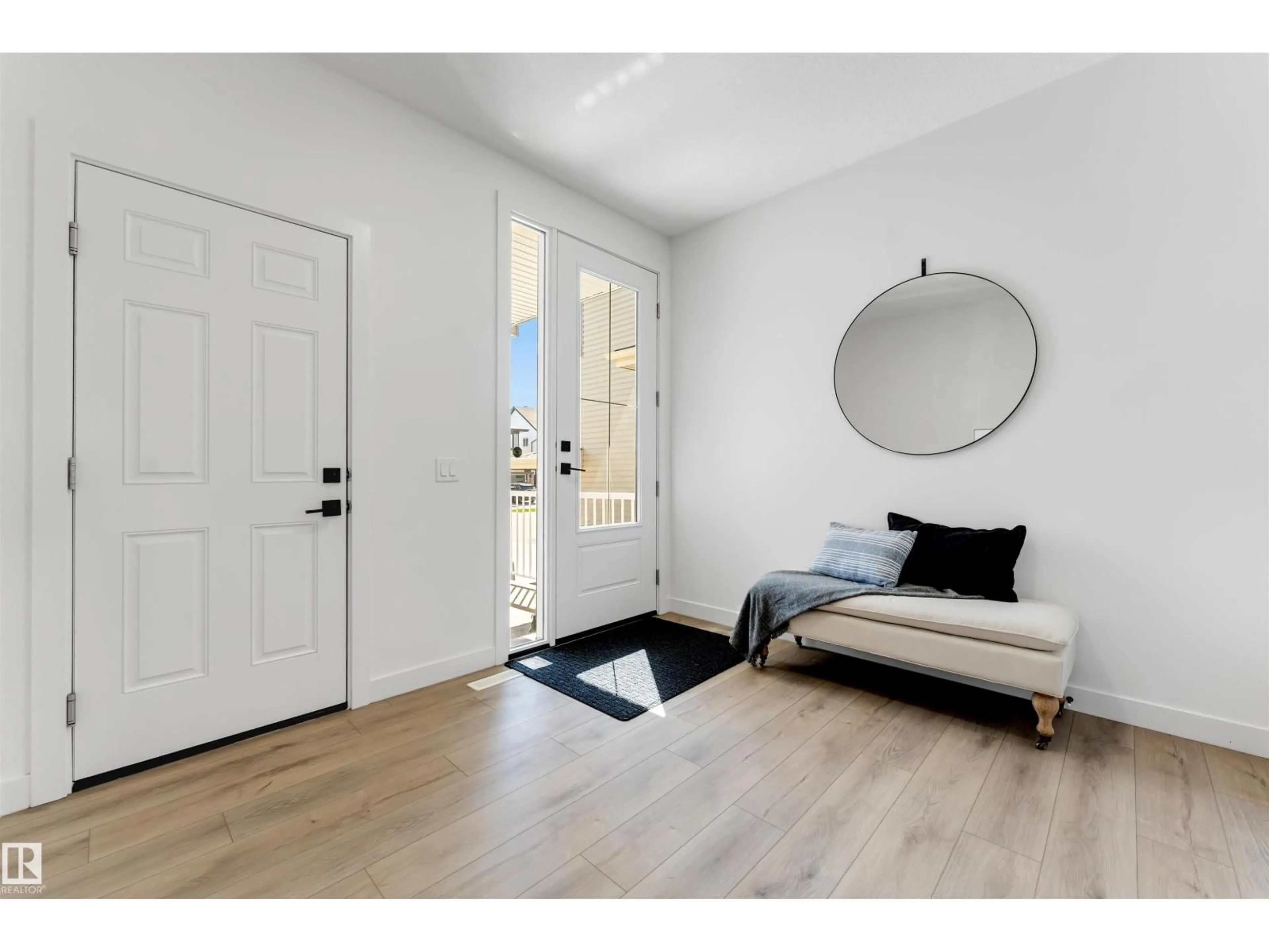 Indoor entryway for 268 GLENRIDDING RAVINE ROAD SW, Edmonton Alberta T6W5C3