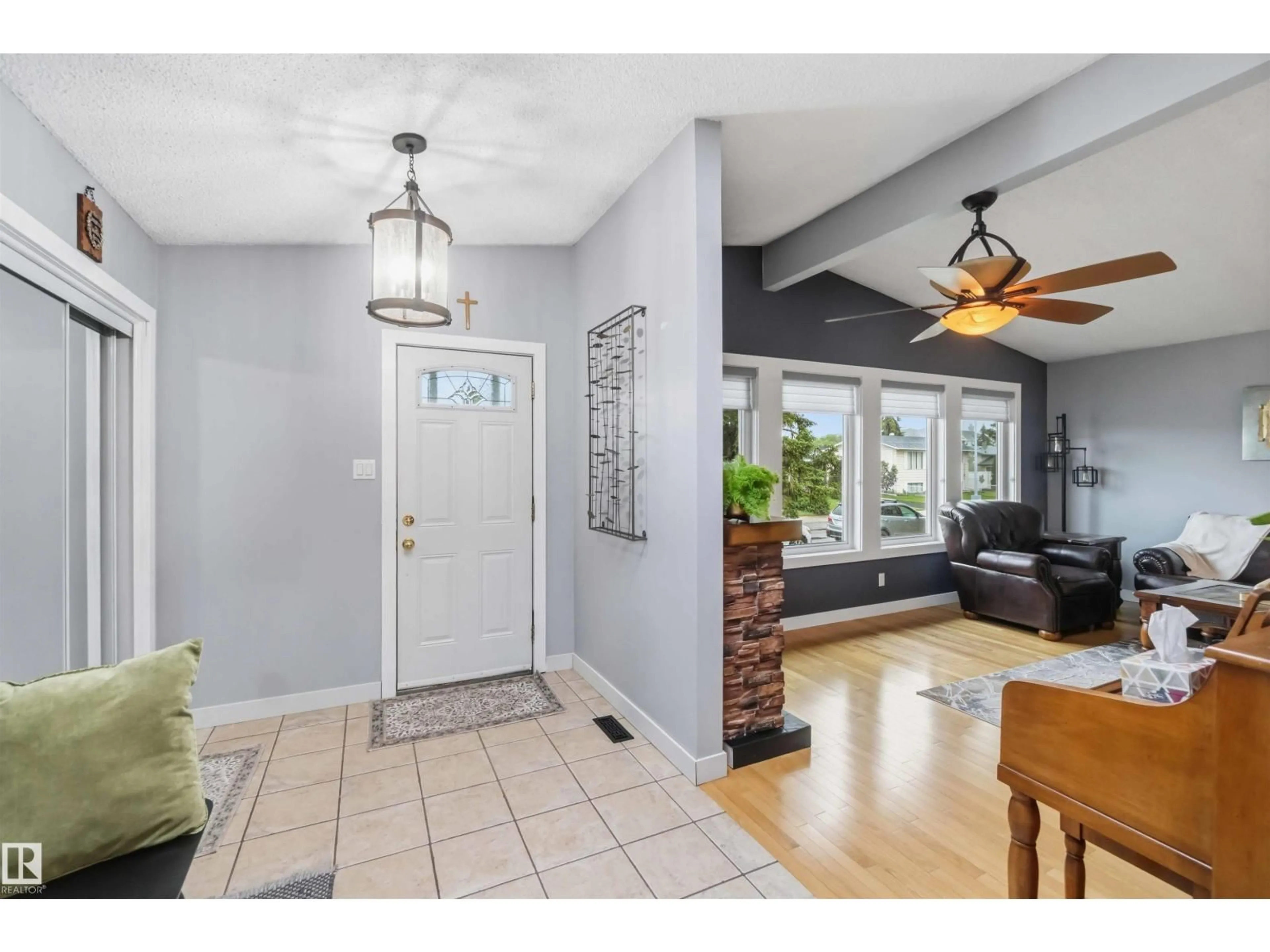 Indoor entryway for 11431 144 AV, Edmonton Alberta T5X1L7