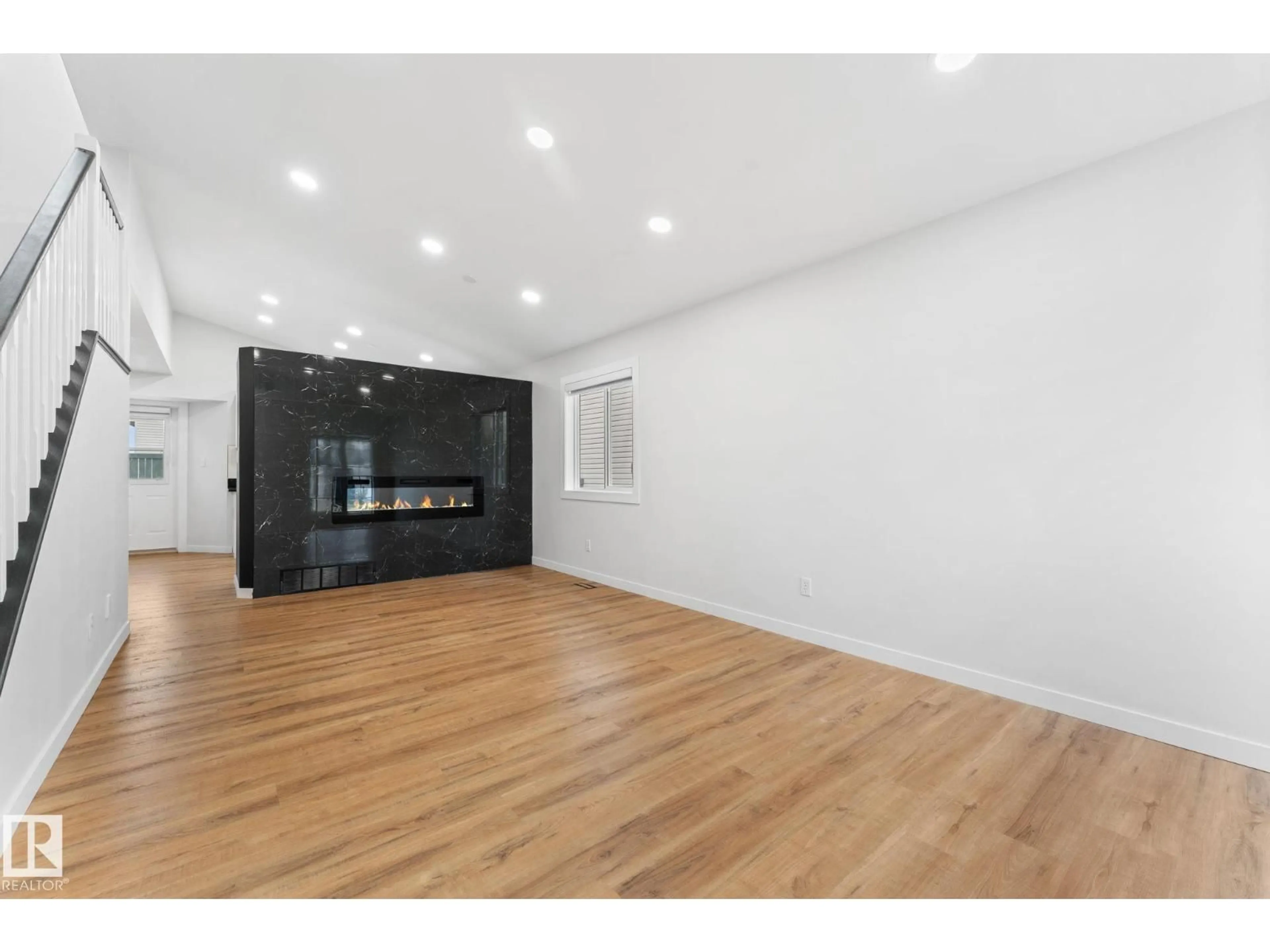 A pic of a room for 362 BLACKBURN DR, Edmonton Alberta T6W1B8