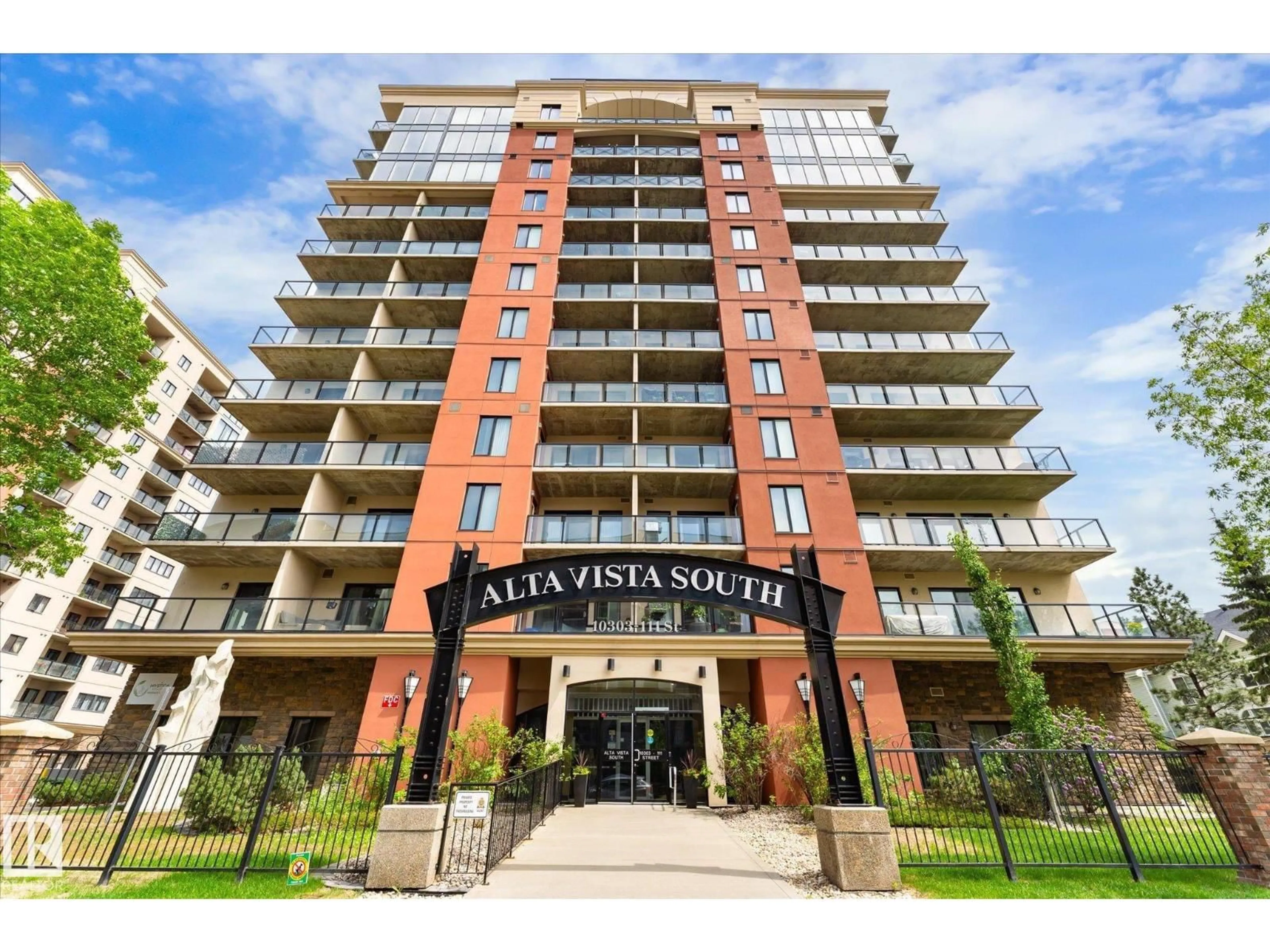 Indoor foyer for 507 - 10303 111 ST, Edmonton Alberta T5K0G6