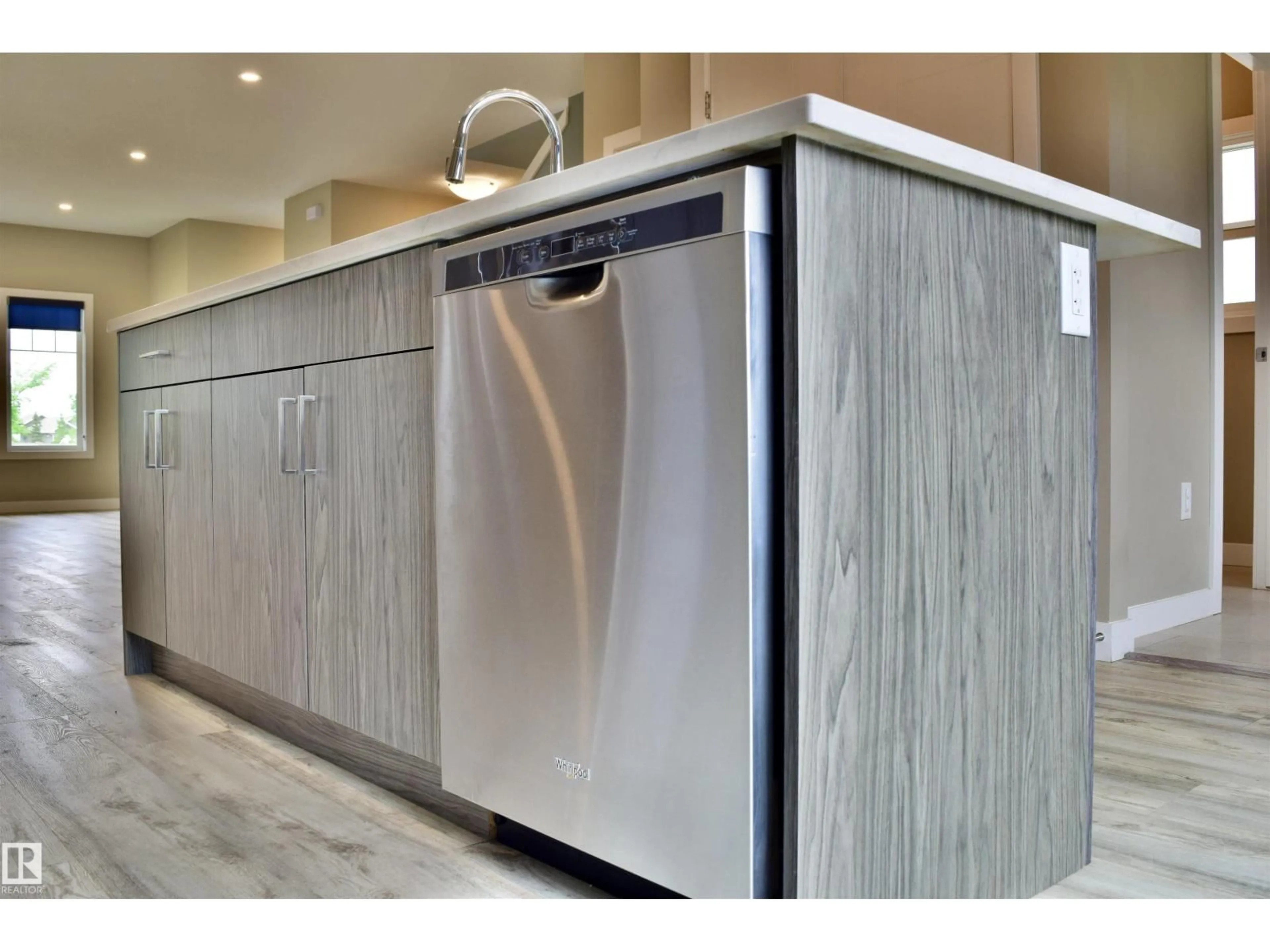Contemporary kitchen, unknown for 61 DILLINGHAM AV, Fort Saskatchewan Alberta T8L0N2