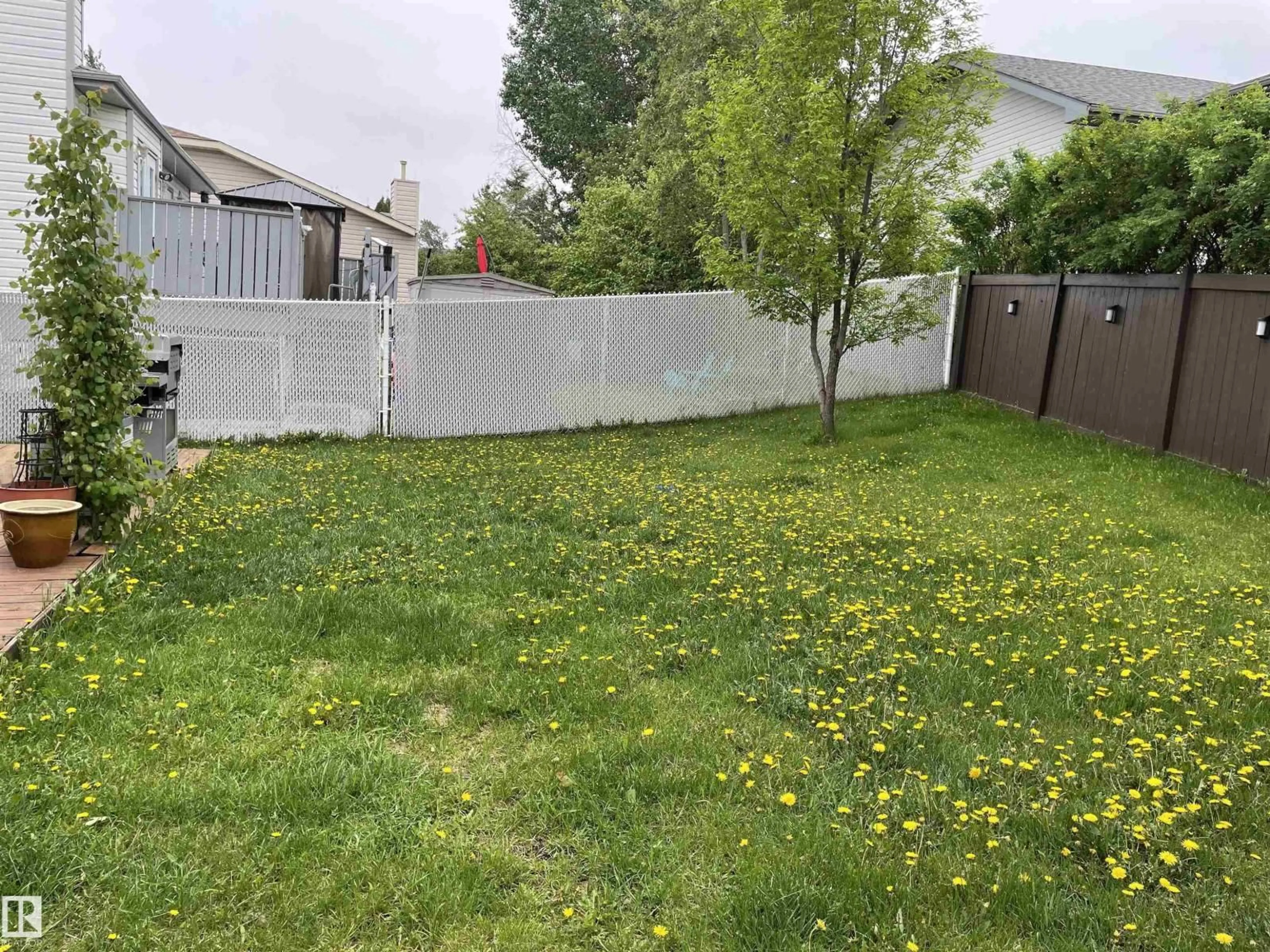 A pic from outside/outdoor area/front of a property/back of a property/a pic from drone, street for 306 REGENCY DR, Sherwood Park Alberta T8A5P4