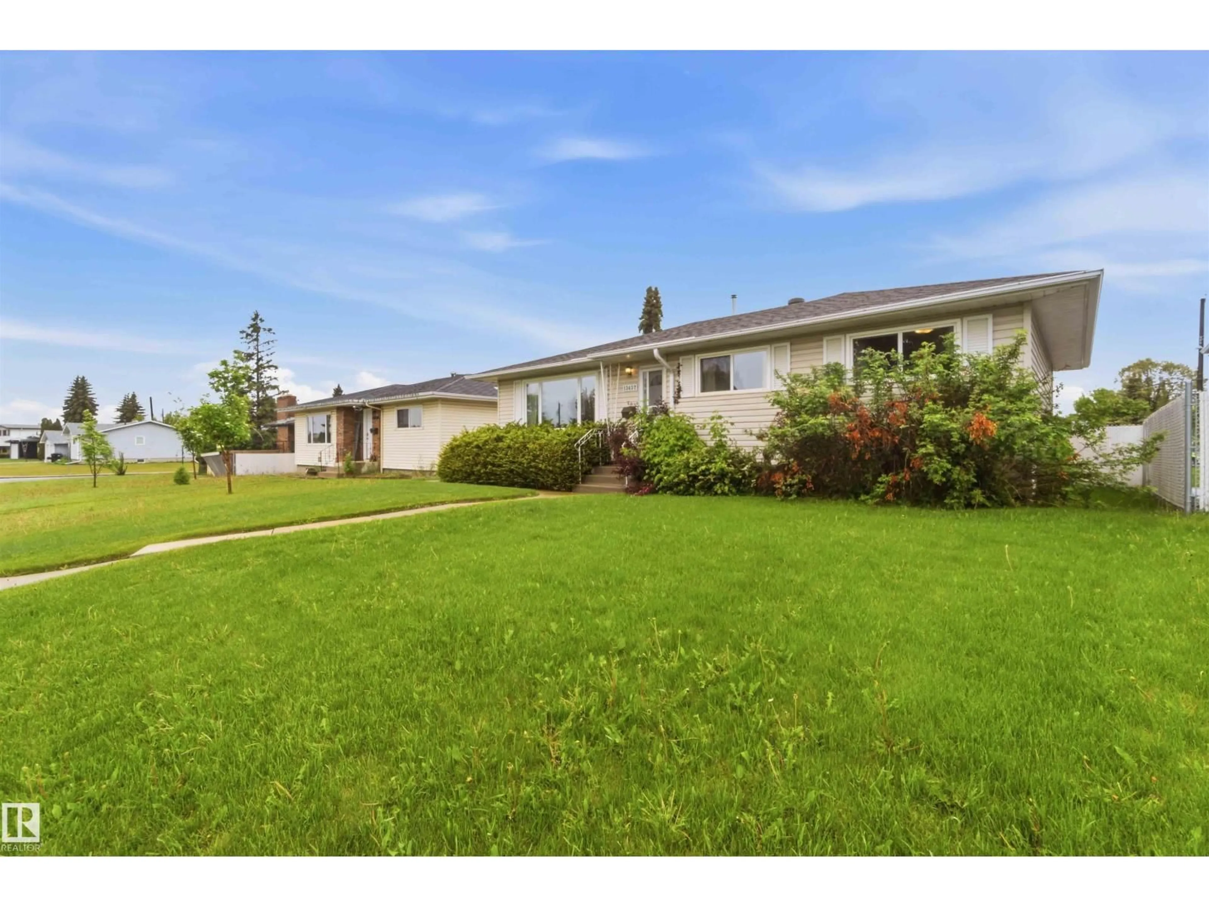 A pic from outside/outdoor area/front of a property/back of a property/a pic from drone, street for 13432 DELWOOD RD, Edmonton Alberta T5C3B8