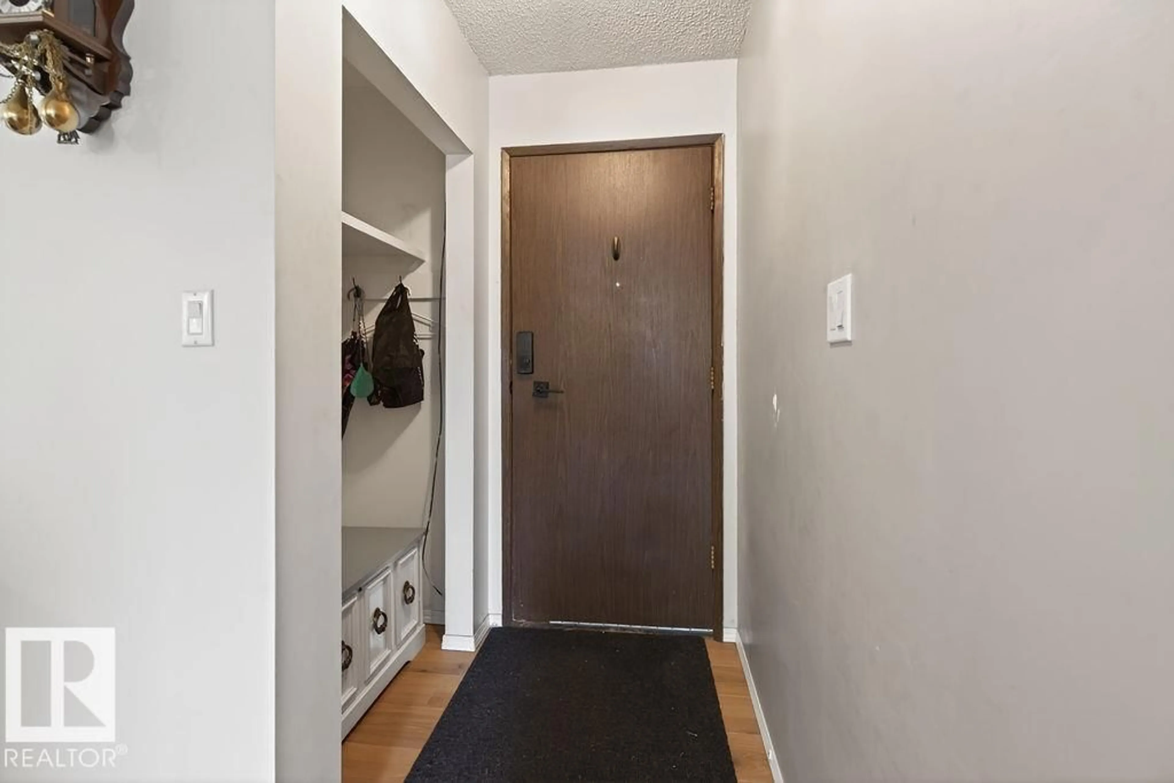Indoor entryway for 123 GRANDIN DR, Morinville Alberta T8R1H5