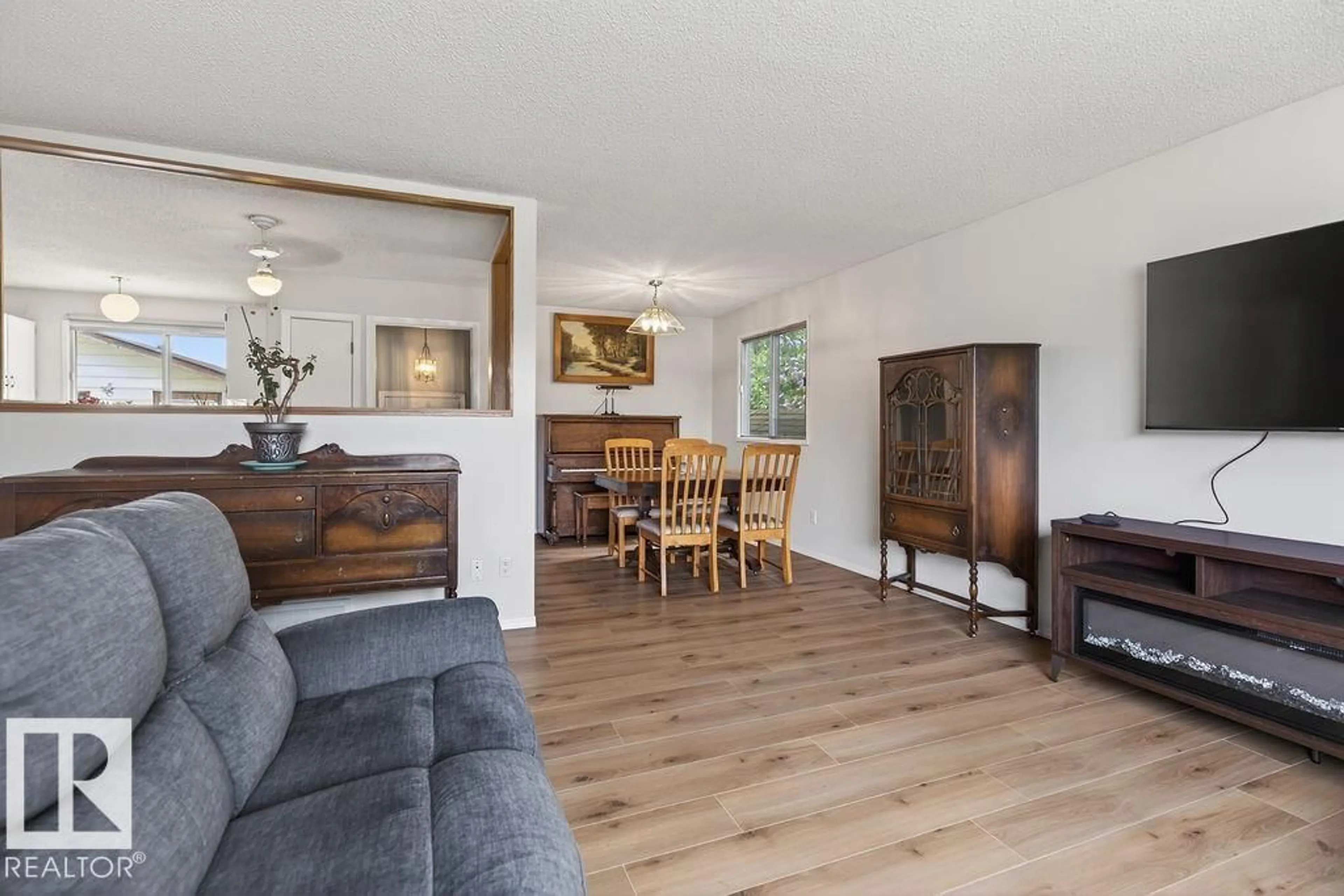 Living room with furniture, wood/laminate floor for 123 GRANDIN DR, Morinville Alberta T8R1H5