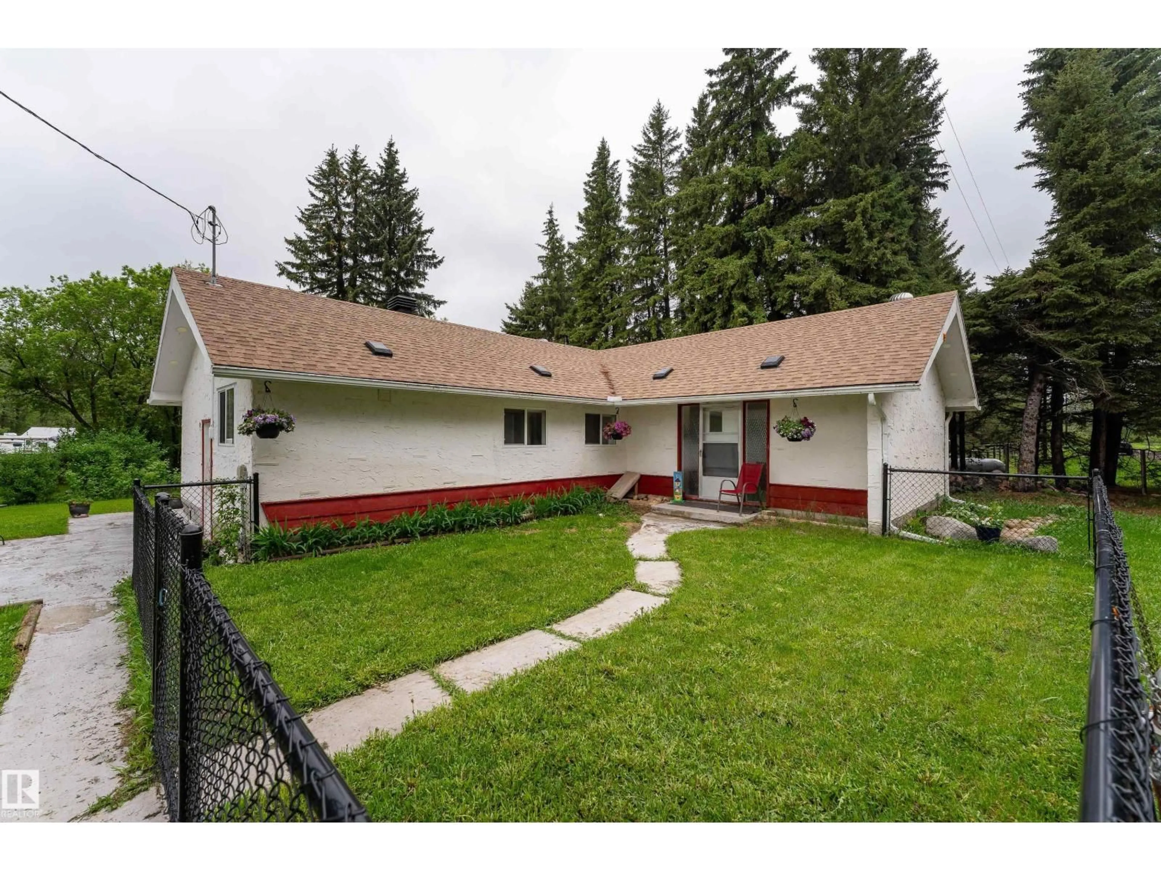 A pic from outside/outdoor area/front of a property/back of a property/a pic from drone, street for 531031 RANGE ROAD 195, Rural Lamont County Alberta T0B4R0