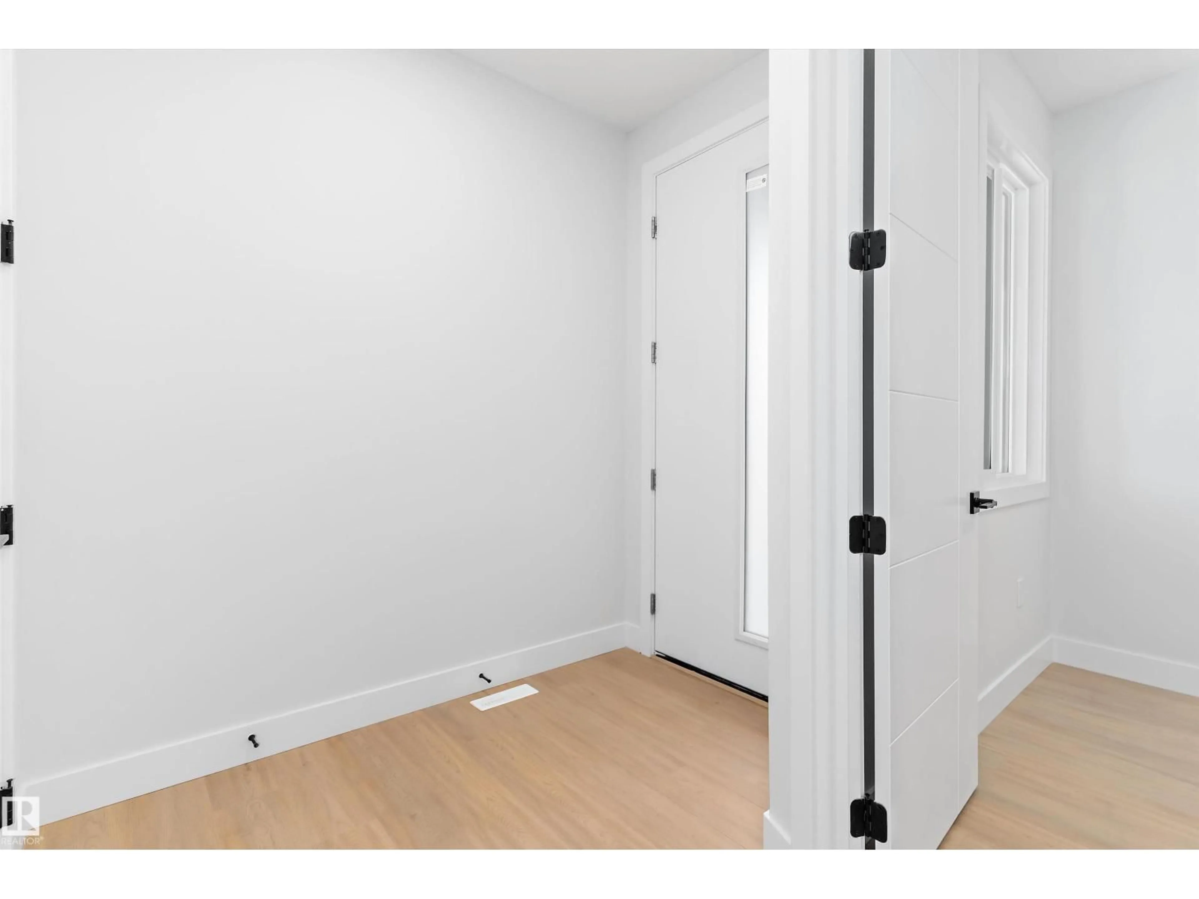 Indoor entryway for 34 ASTORIA PL, Devon Alberta T9G0M7